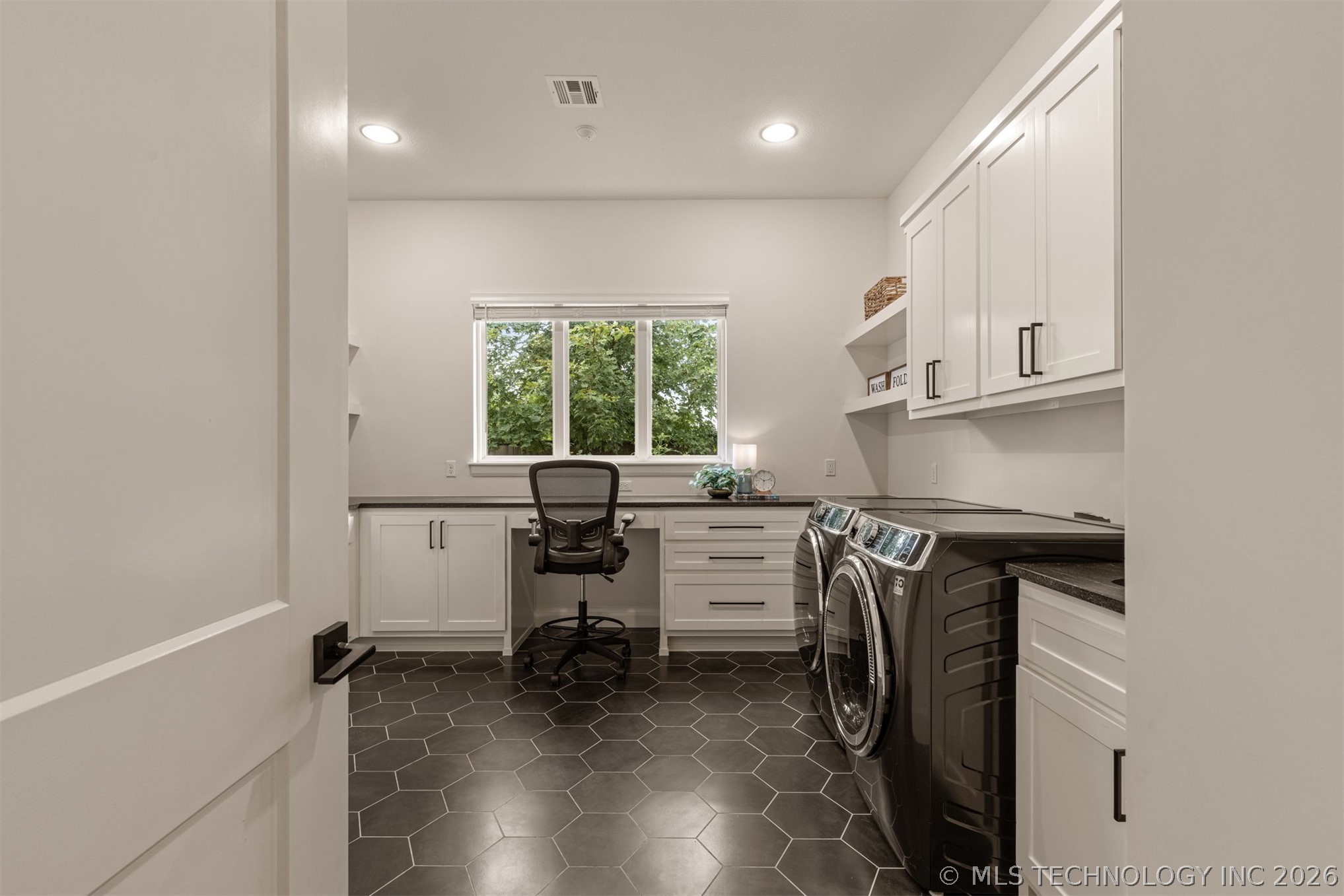 12031 S Urbana Avenue Property Photo 9