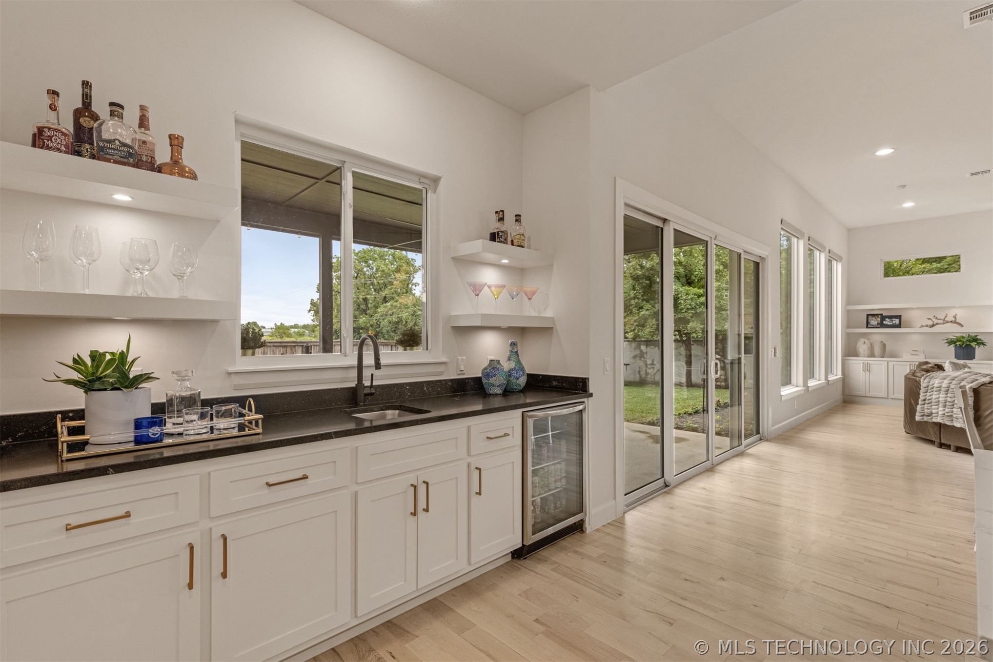 12031 S Urbana Avenue Property Photo 16