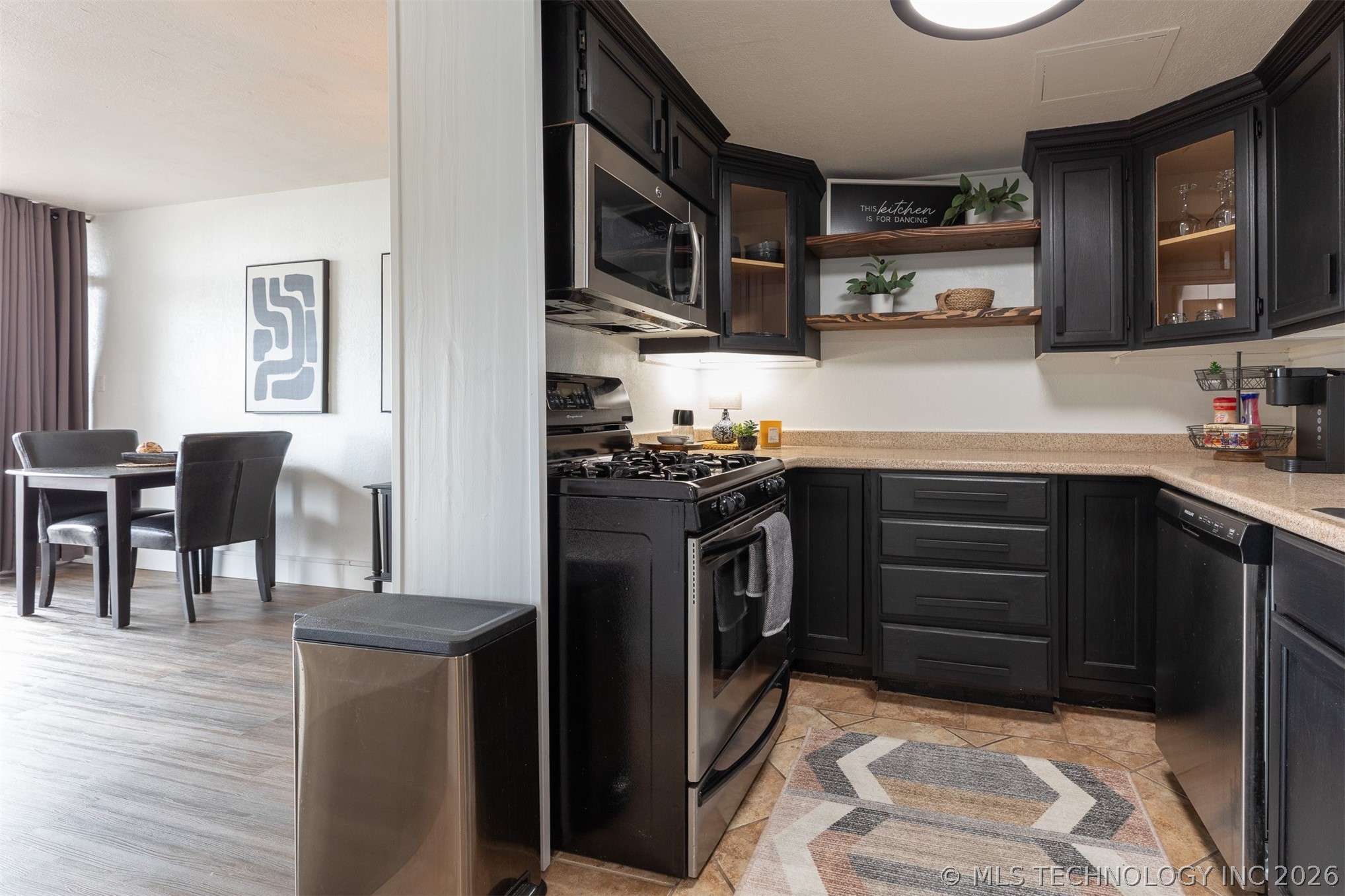 410 W 7th Street 1622 Property Photo 9