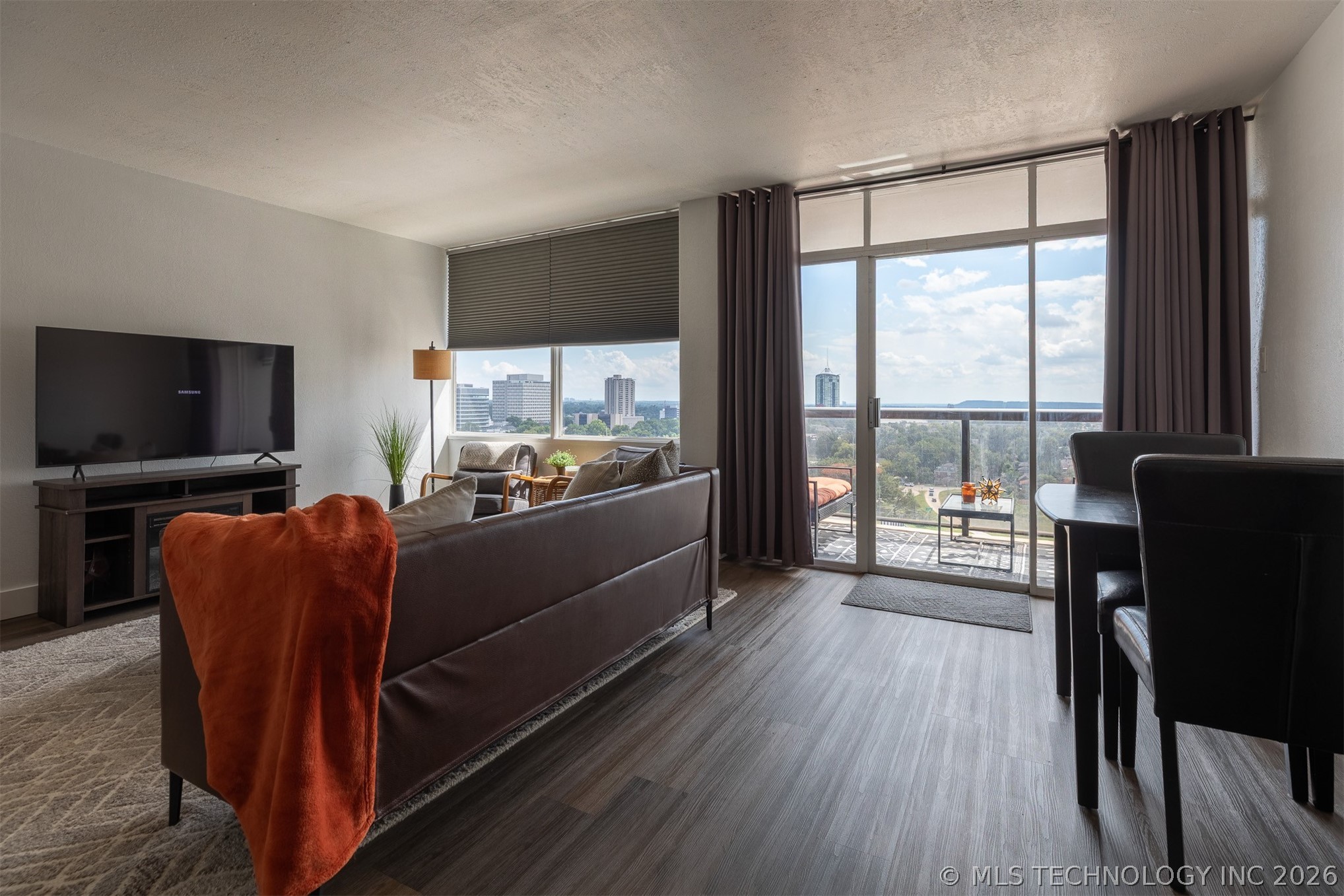 410 W 7th Street 1622 Property Photo 16