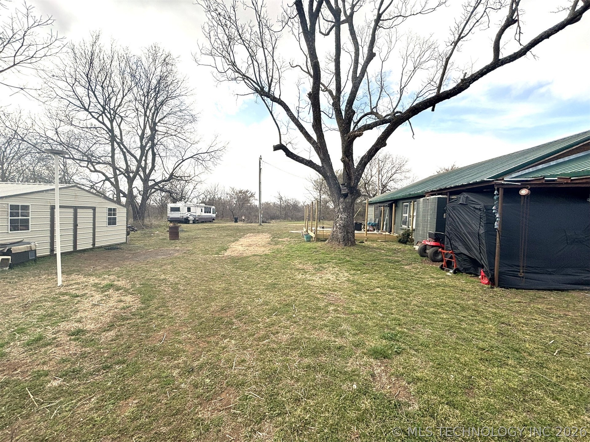 423334 E 1020 Property Photo 4