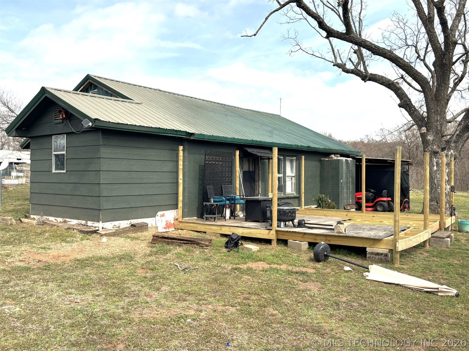 423334 E 1020 Property Photo 7