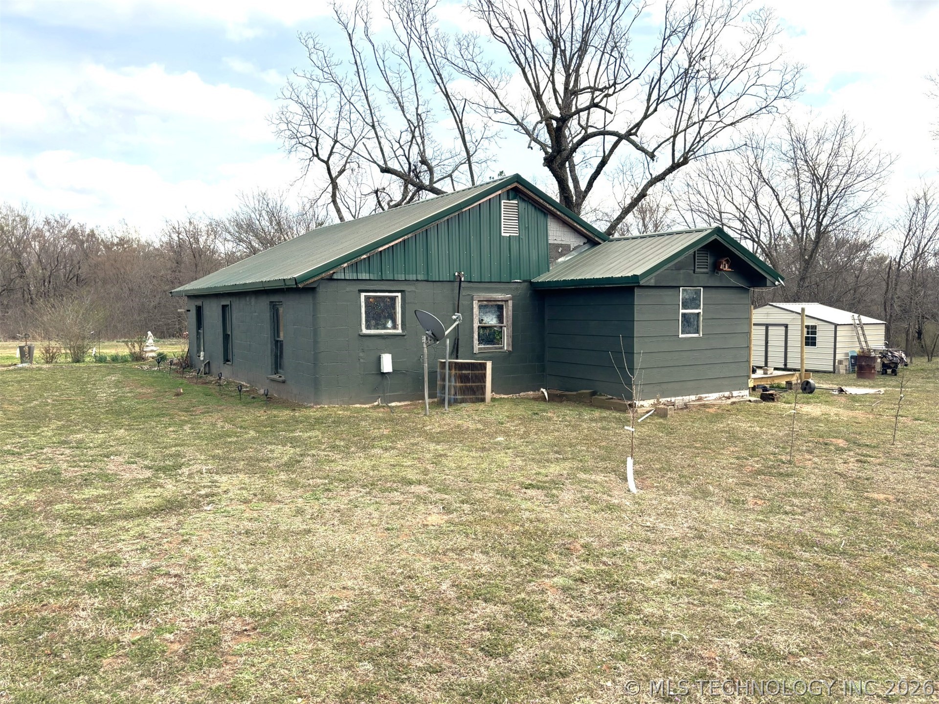 423334 E 1020 Property Photo 8