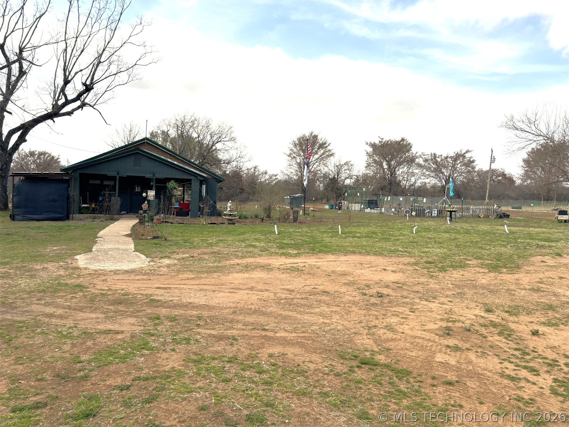 423334 E 1020 Property Photo 32