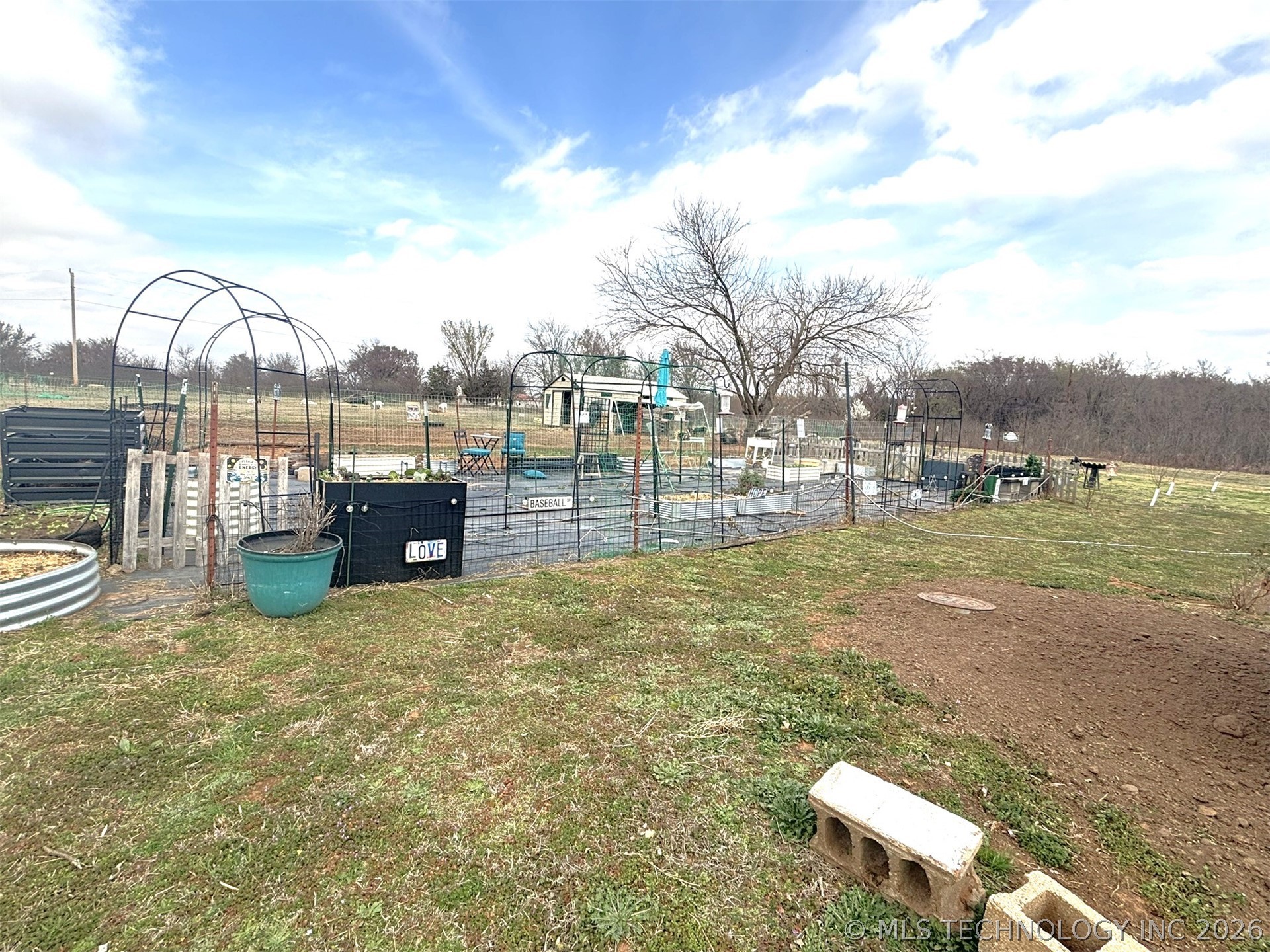 423334 E 1020 Property Photo 42