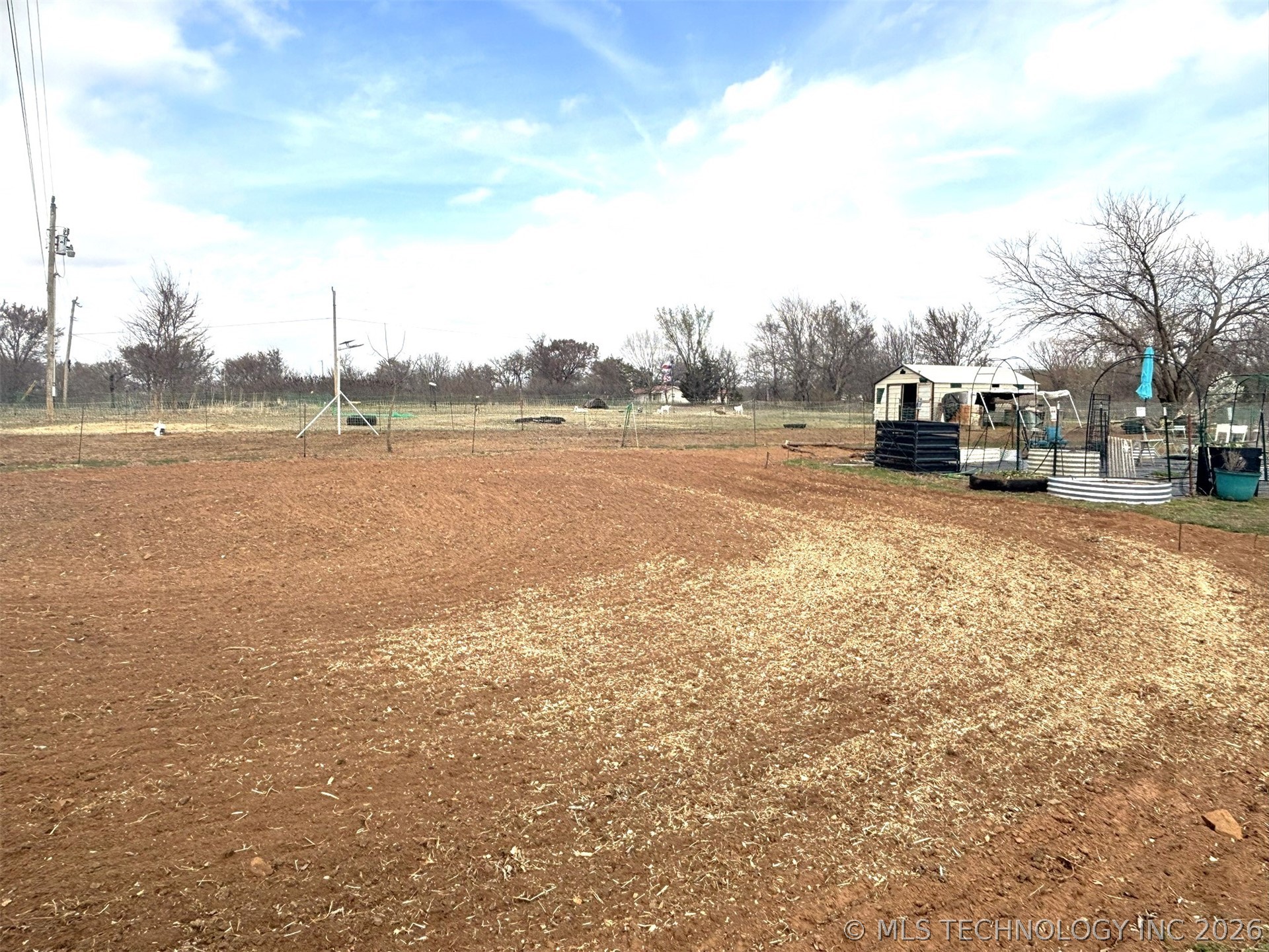 423334 E 1020 Property Photo 44