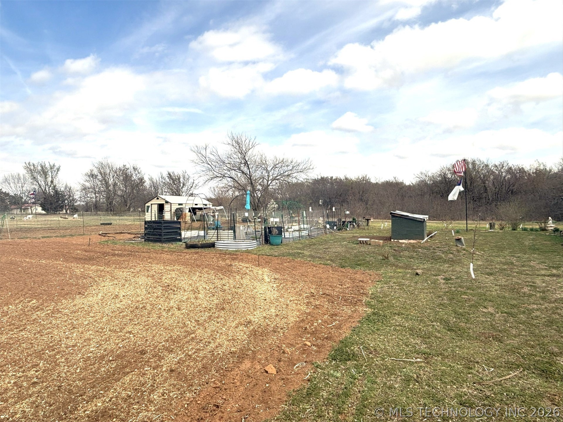 423334 E 1020 Property Photo 45