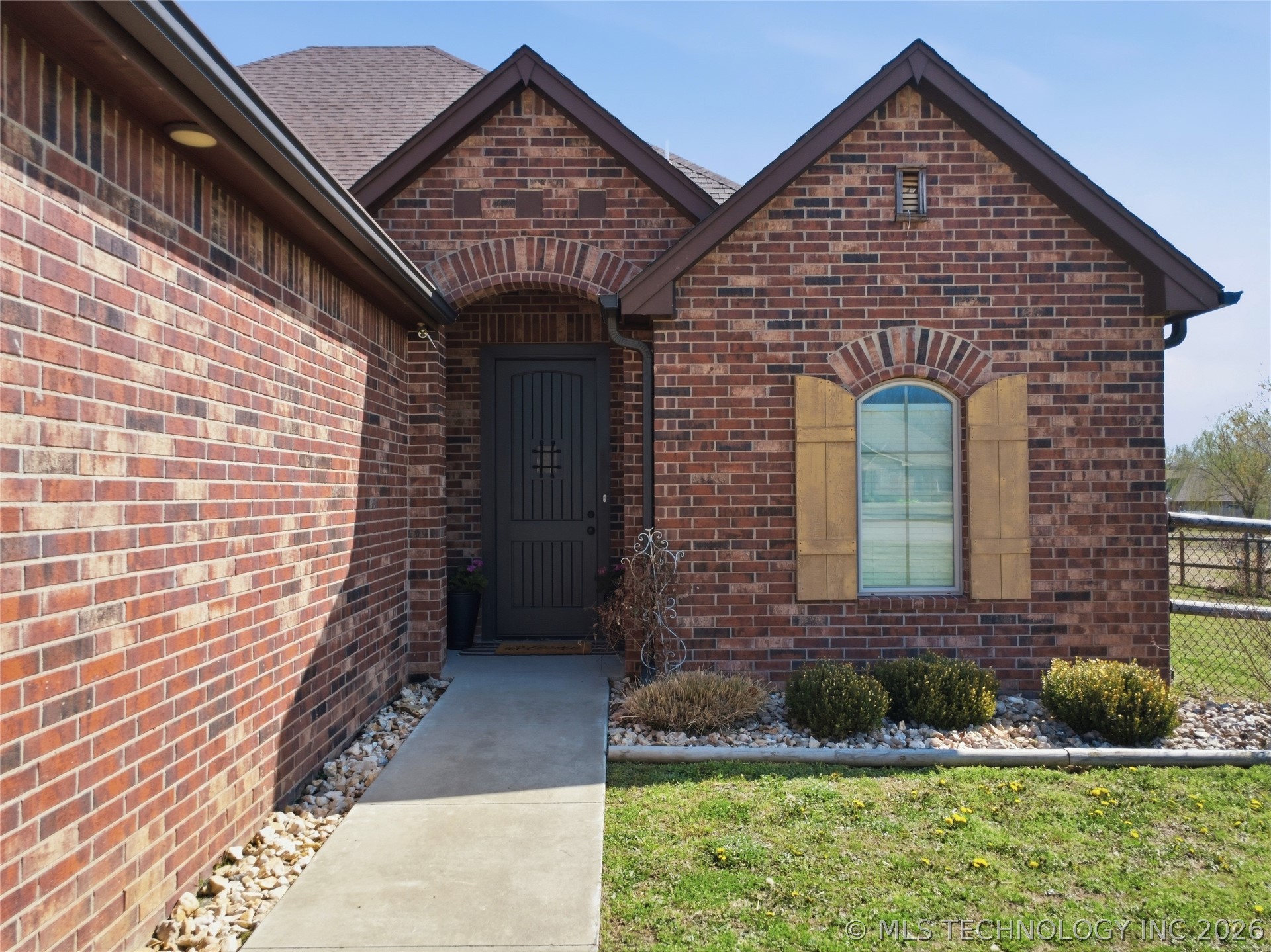 15459 Will Lane Property Photo 3
