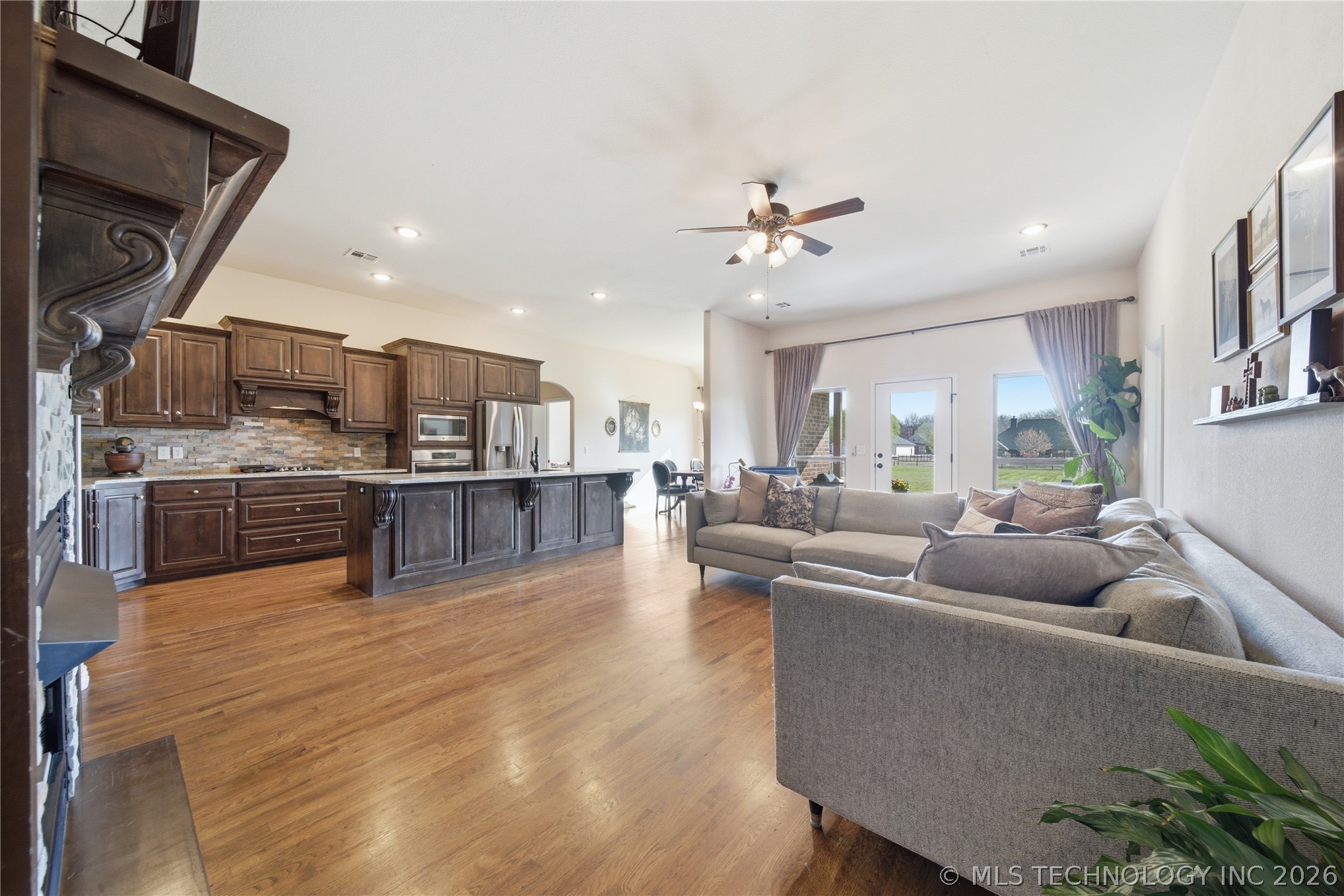 15459 Will Lane Property Photo 5