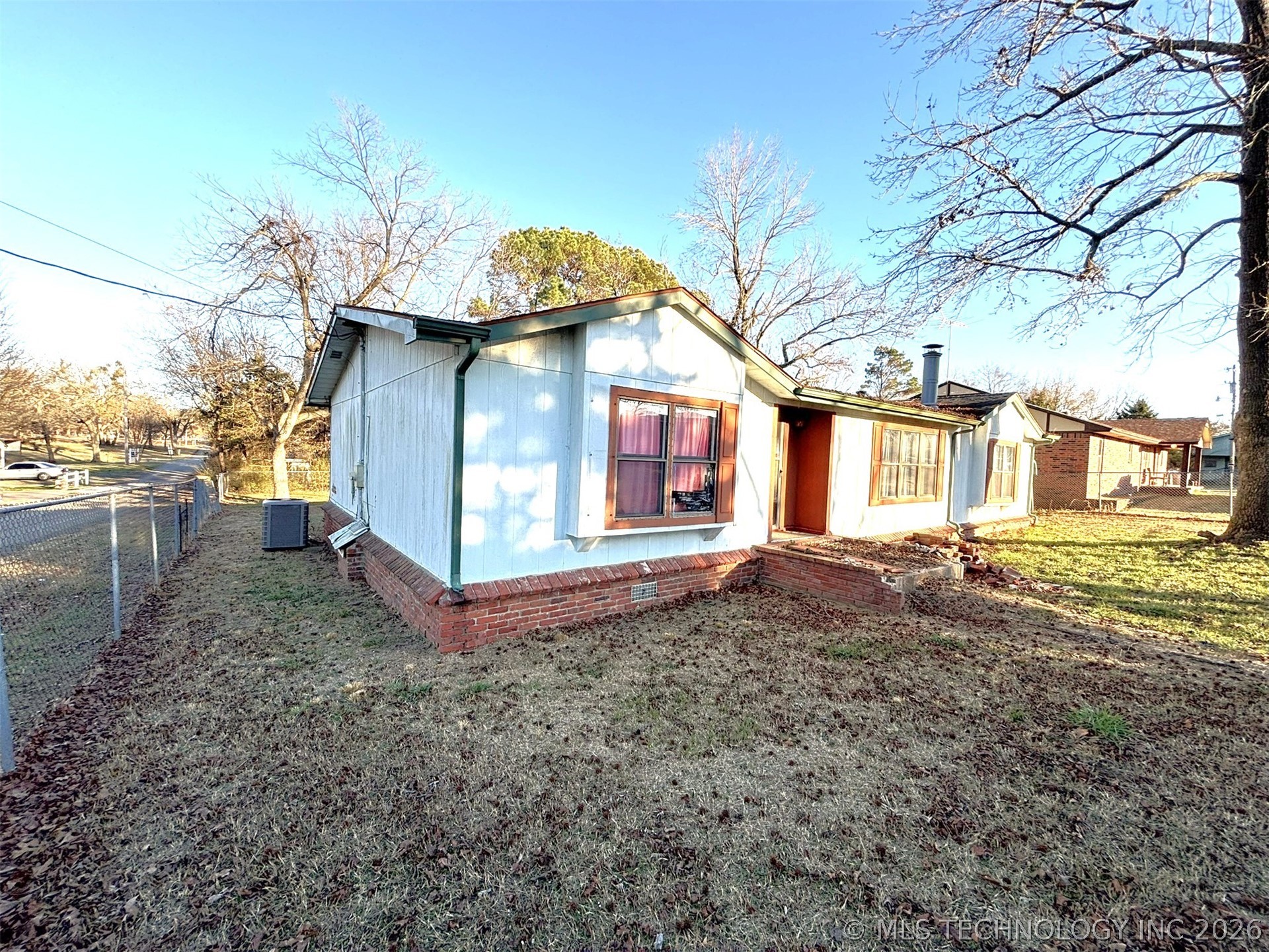 415420 E 1094 Property Photo 4
