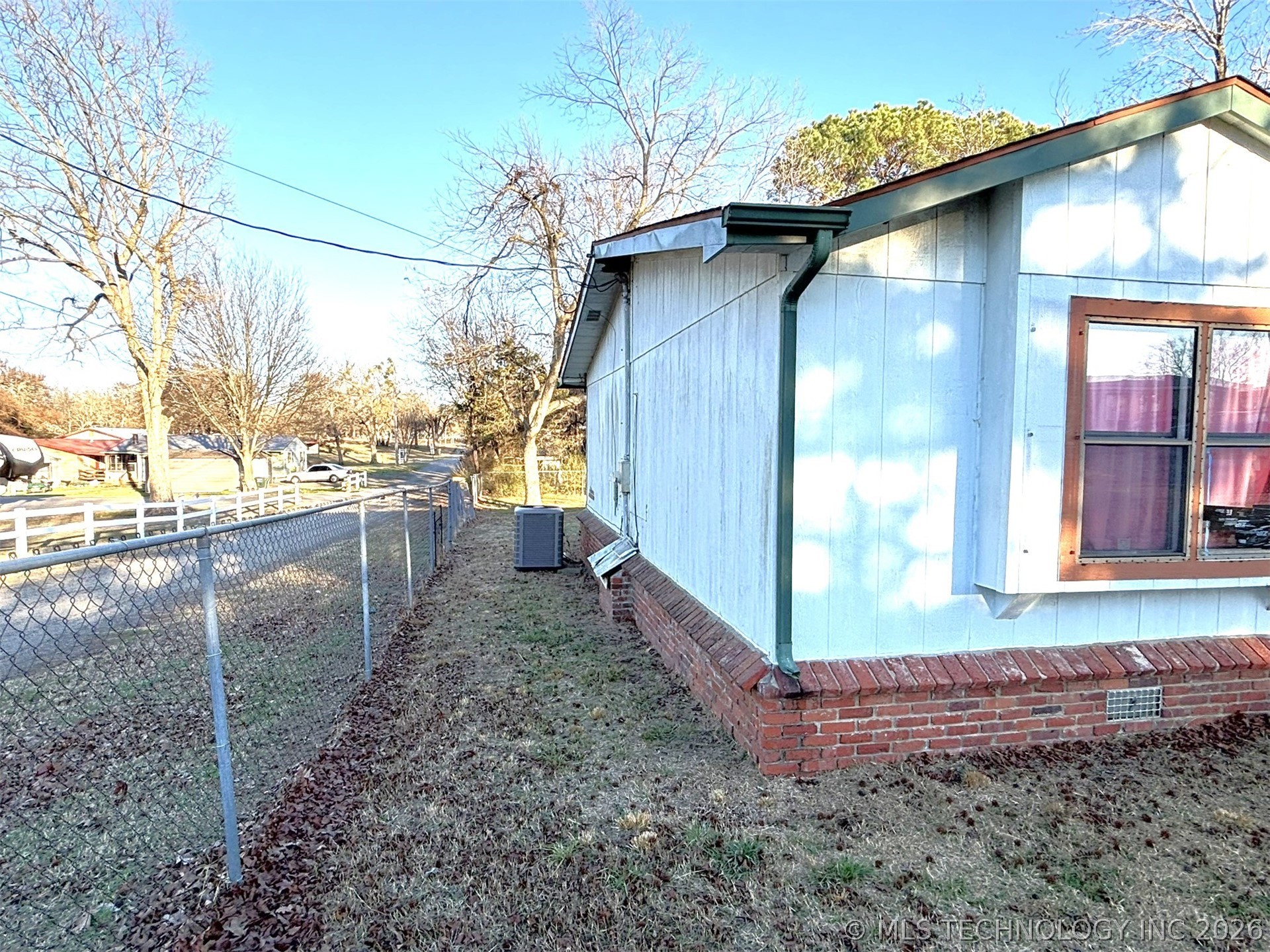 415420 E 1094 Property Photo 5