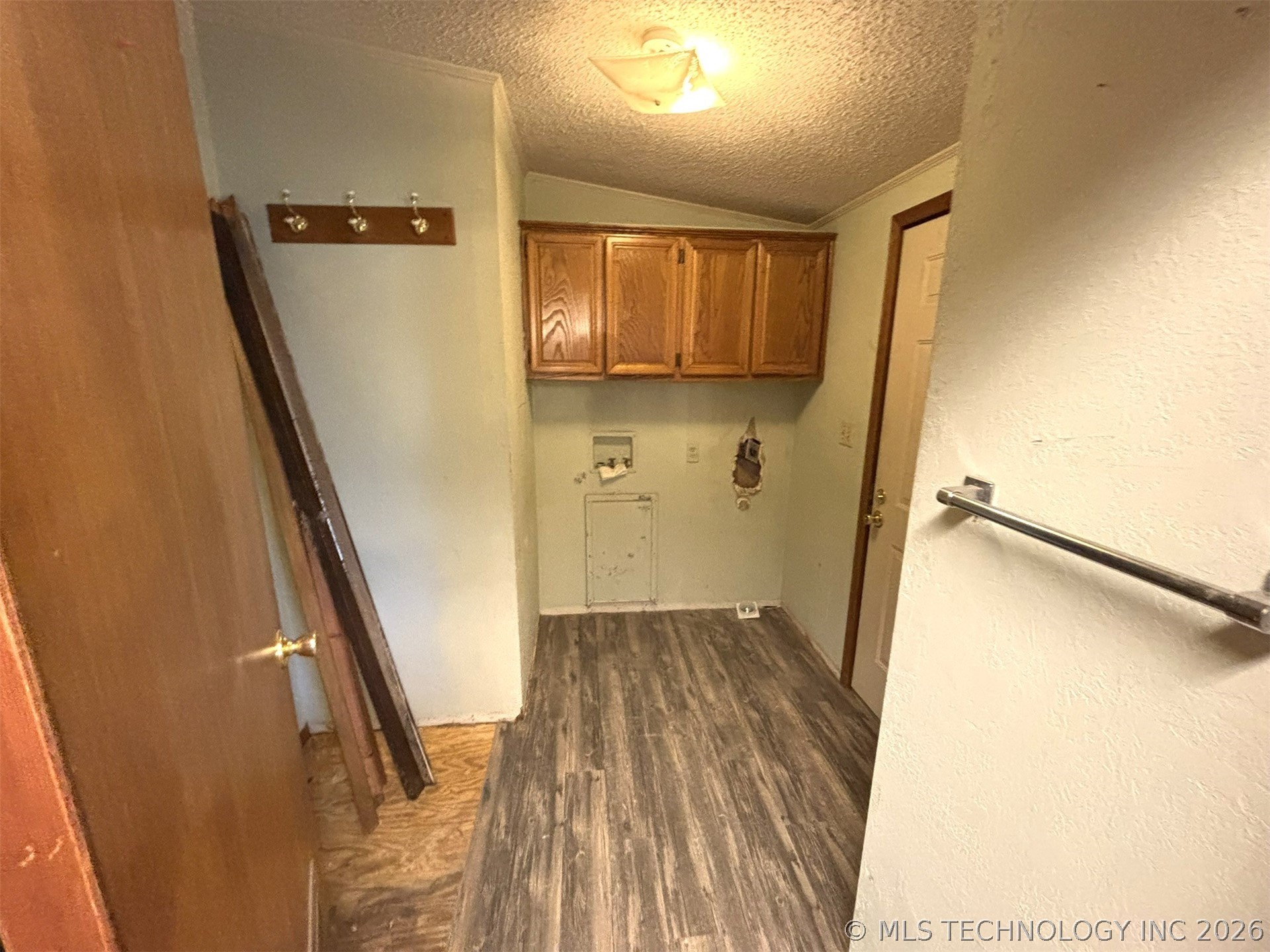 415420 E 1094 Property Photo 12