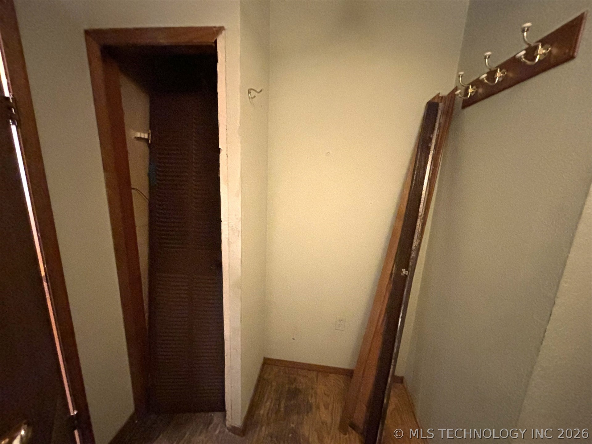 415420 E 1094 Property Photo 13
