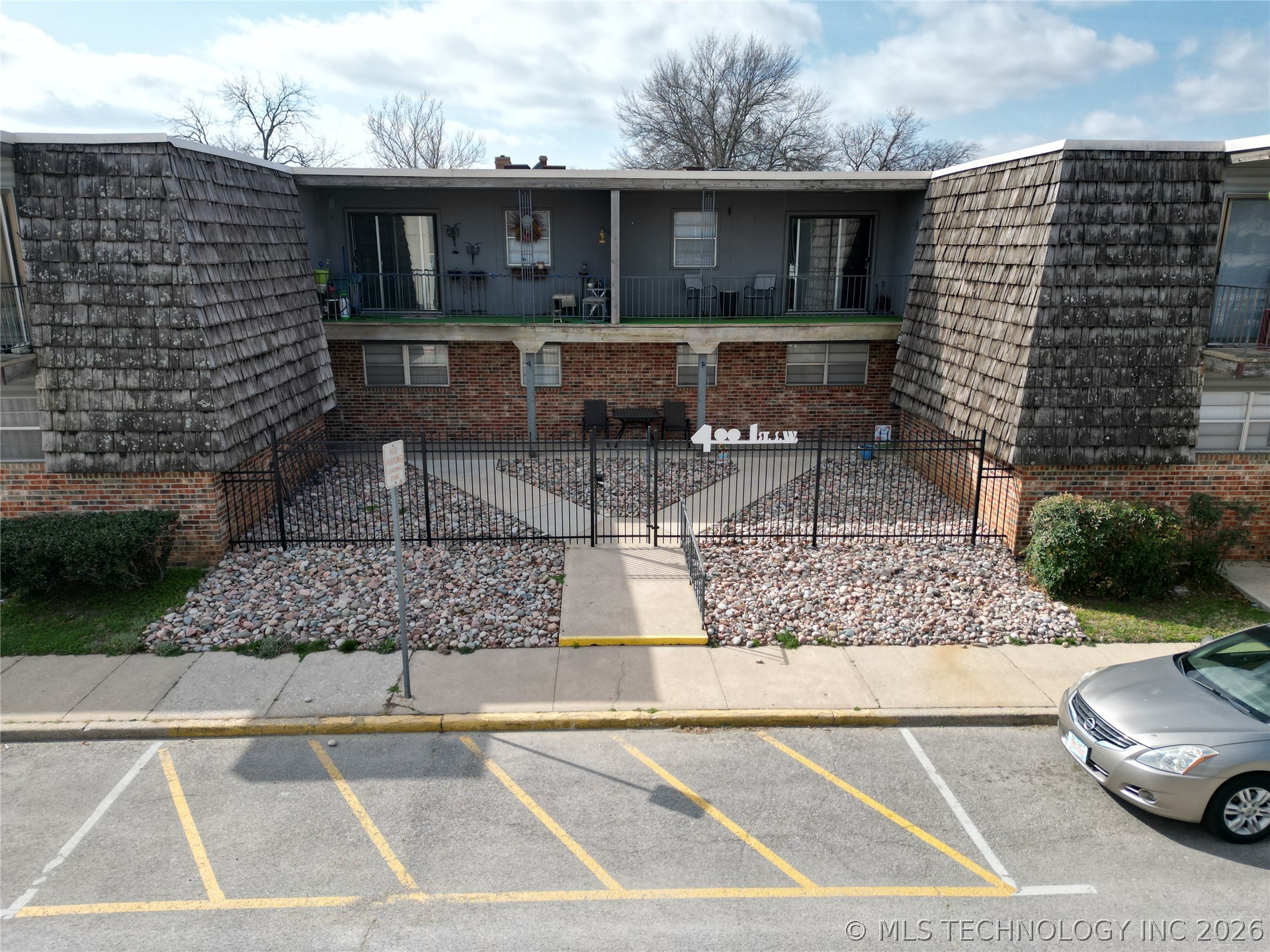 400 1st Avenue SW Property Photo 1