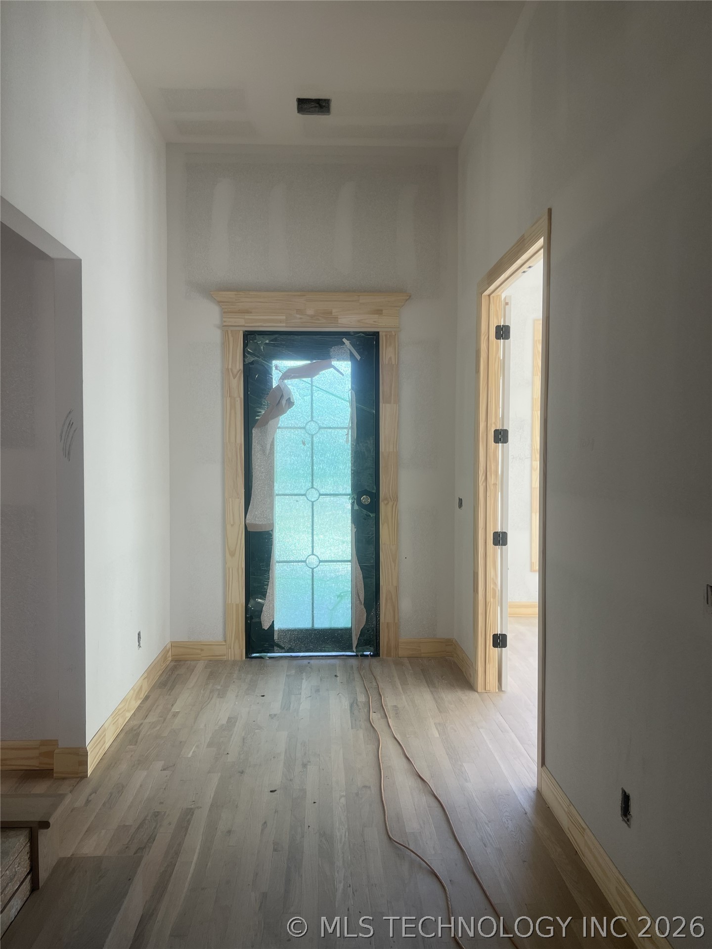 6905 S Willow Avenue Property Photo 2