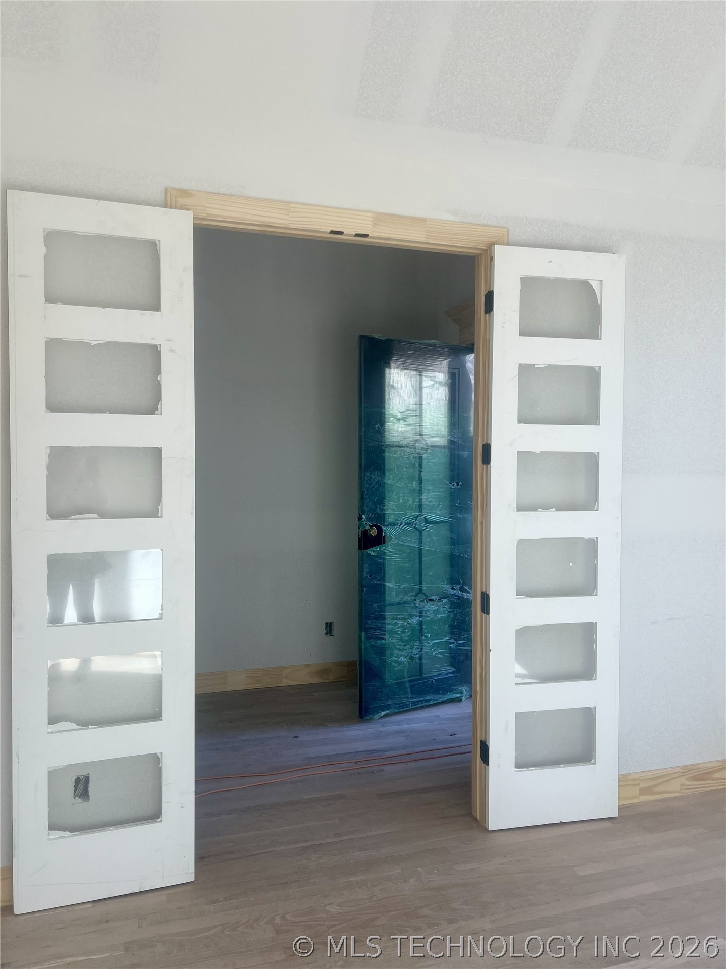 6905 S Willow Avenue Property Photo 4