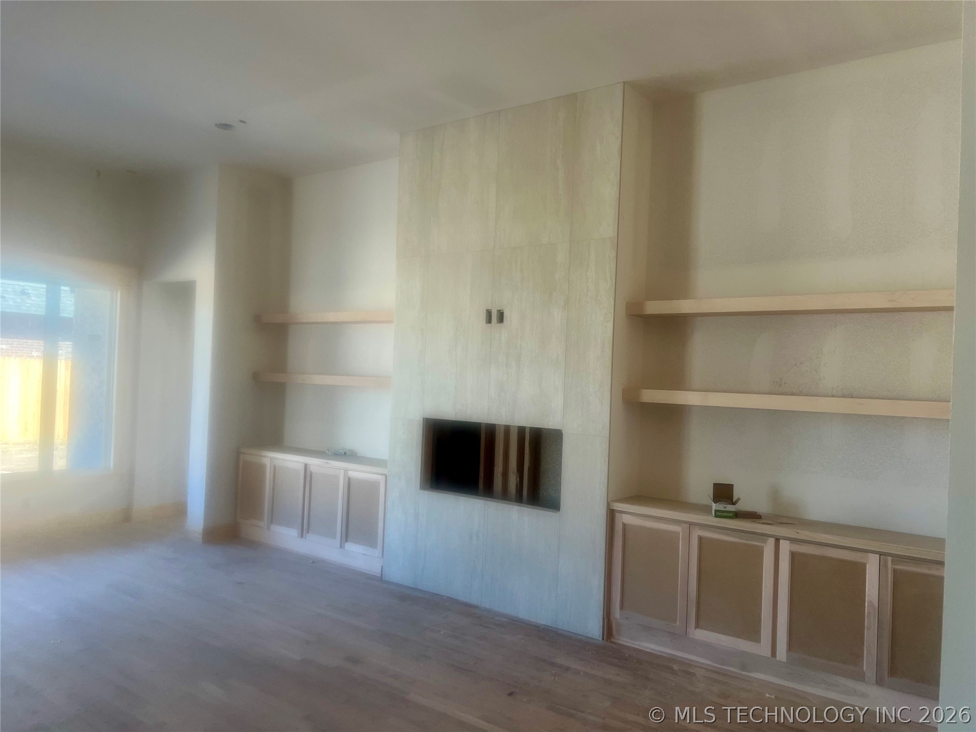 6905 S Willow Avenue Property Photo 5