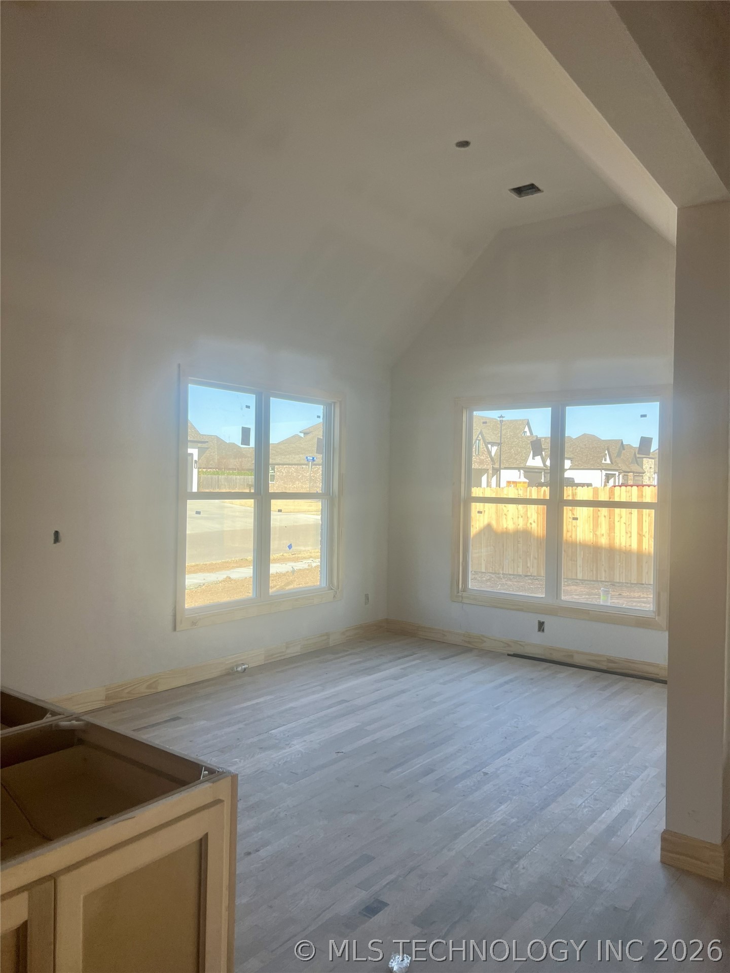 6905 S Willow Avenue Property Photo 7