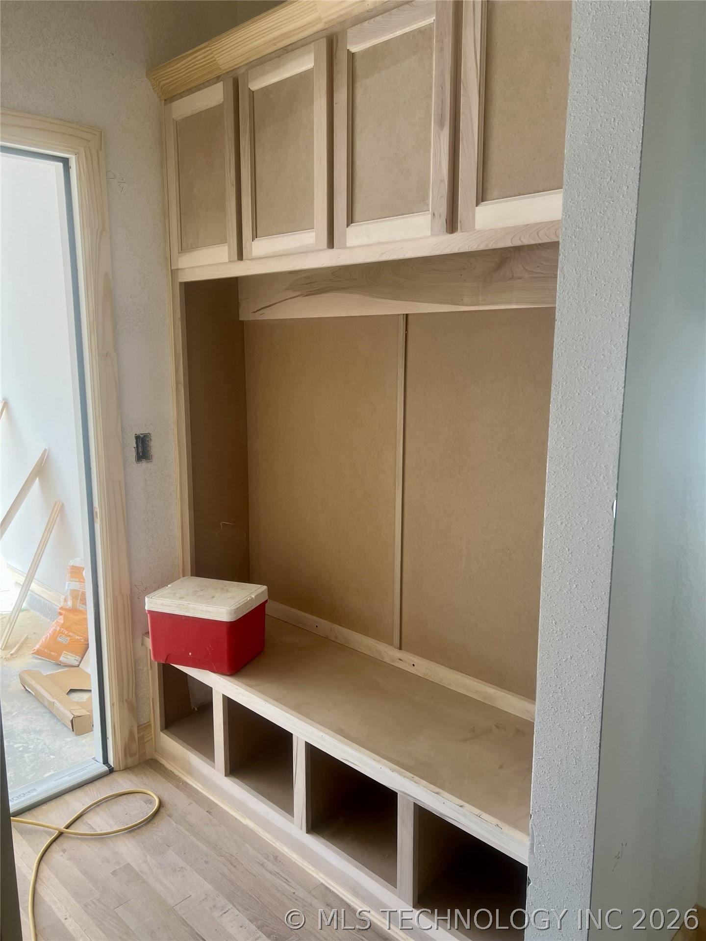 6905 S Willow Avenue Property Photo 8