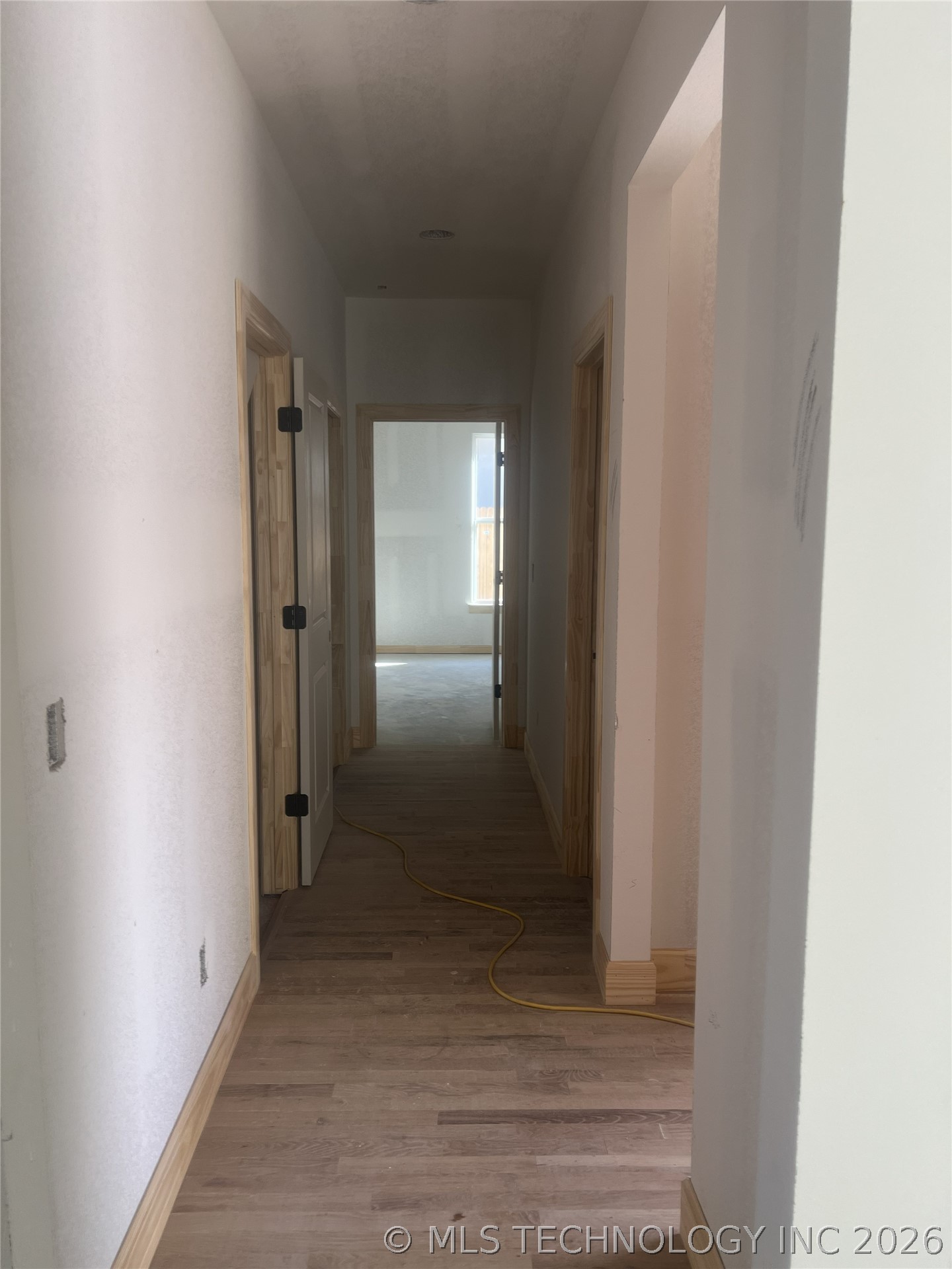 6905 S Willow Avenue Property Photo 9