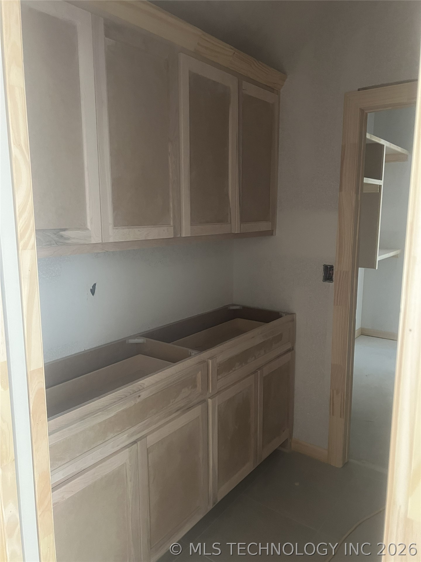 6905 S Willow Avenue Property Photo 10