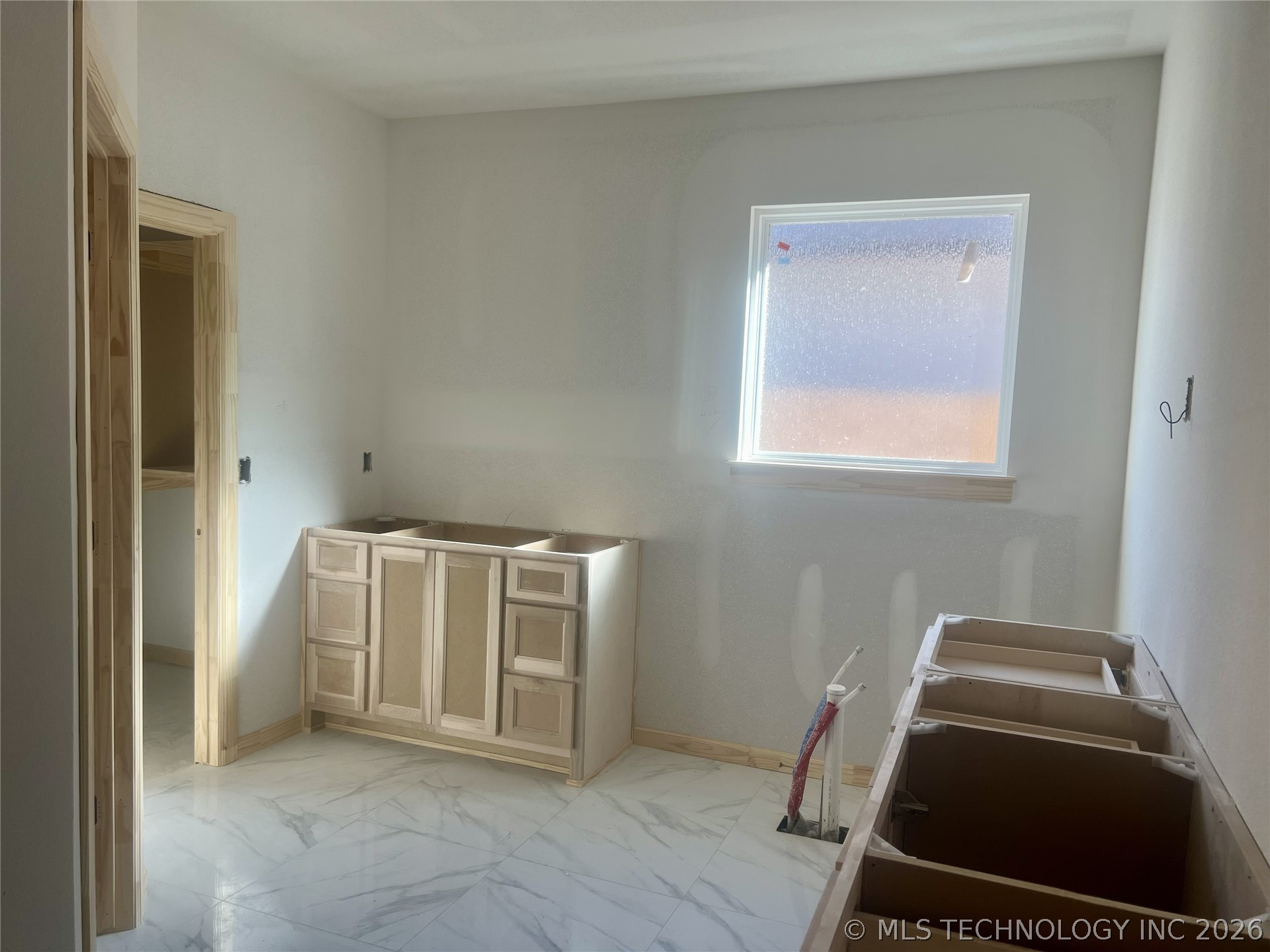 6905 S Willow Avenue Property Photo 12