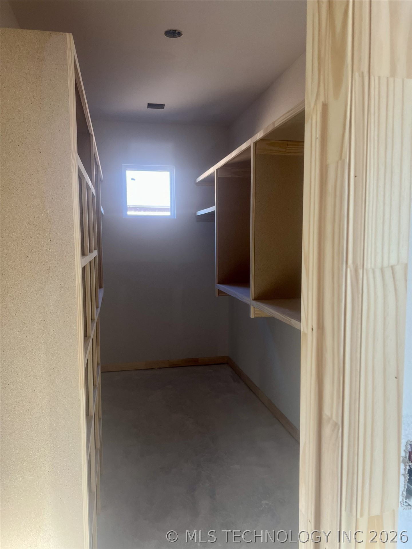 6905 S Willow Avenue Property Photo 16