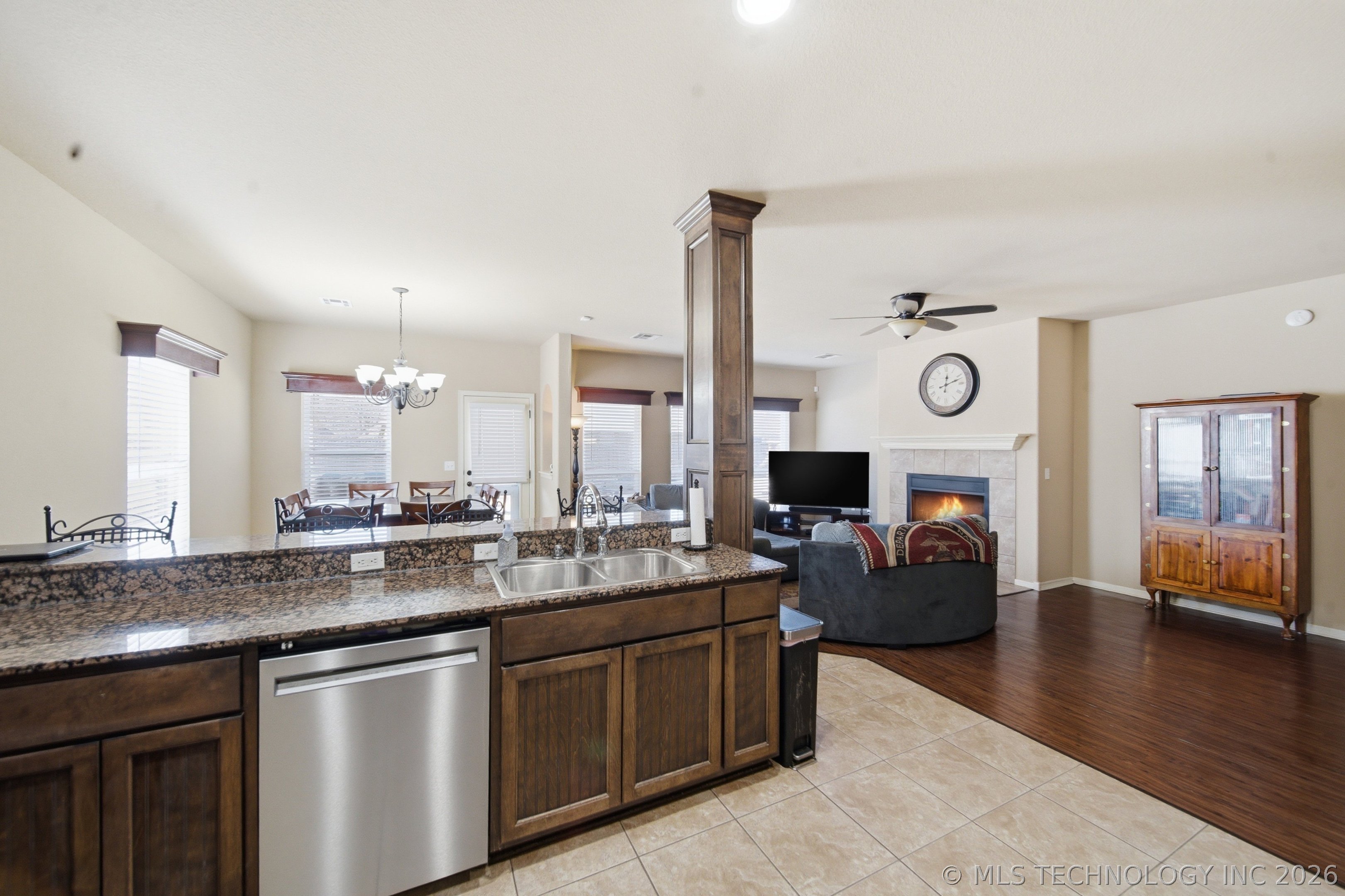 13654 S 87th East Avenue Property Photo 8