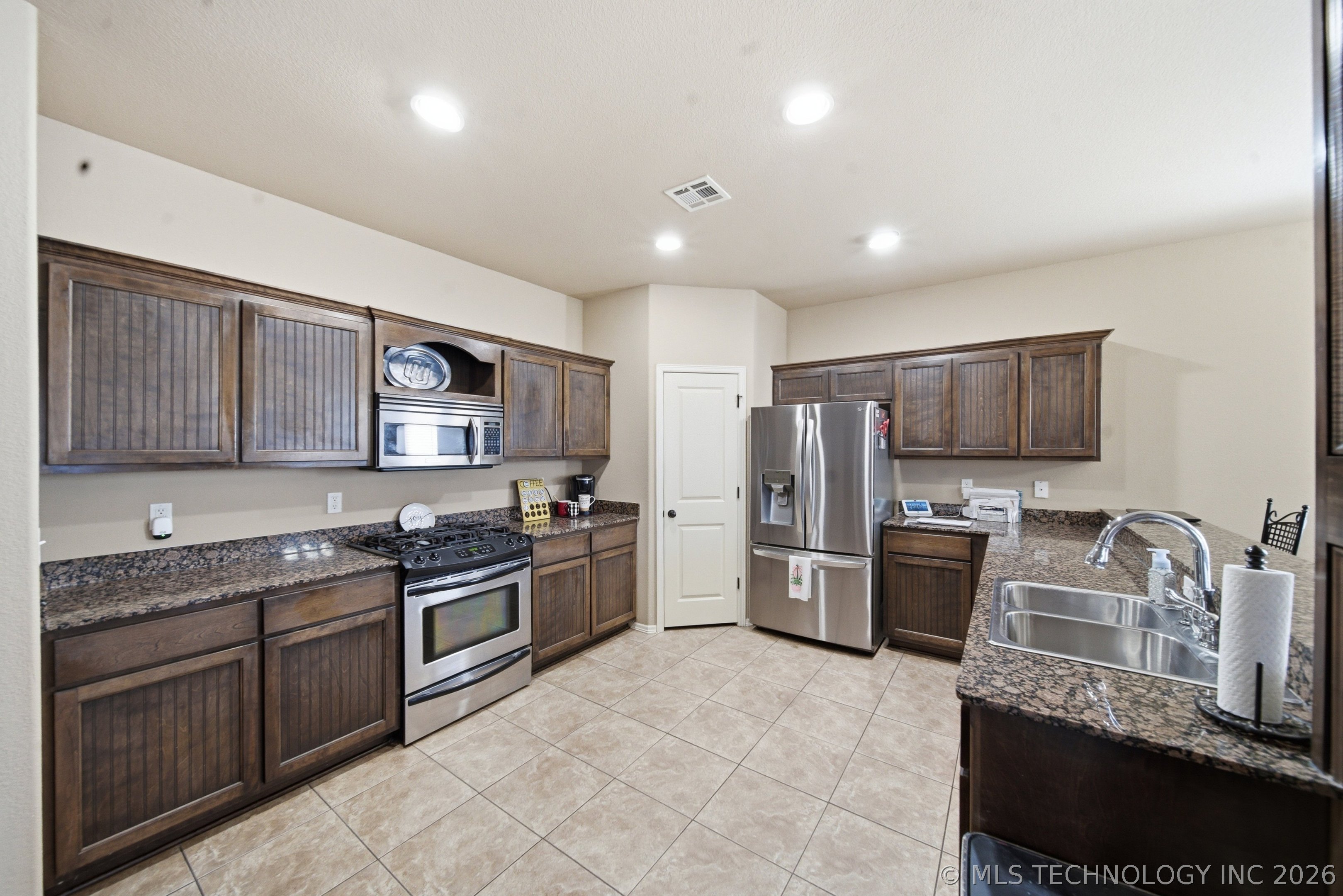 13654 S 87th East Avenue Property Photo 11