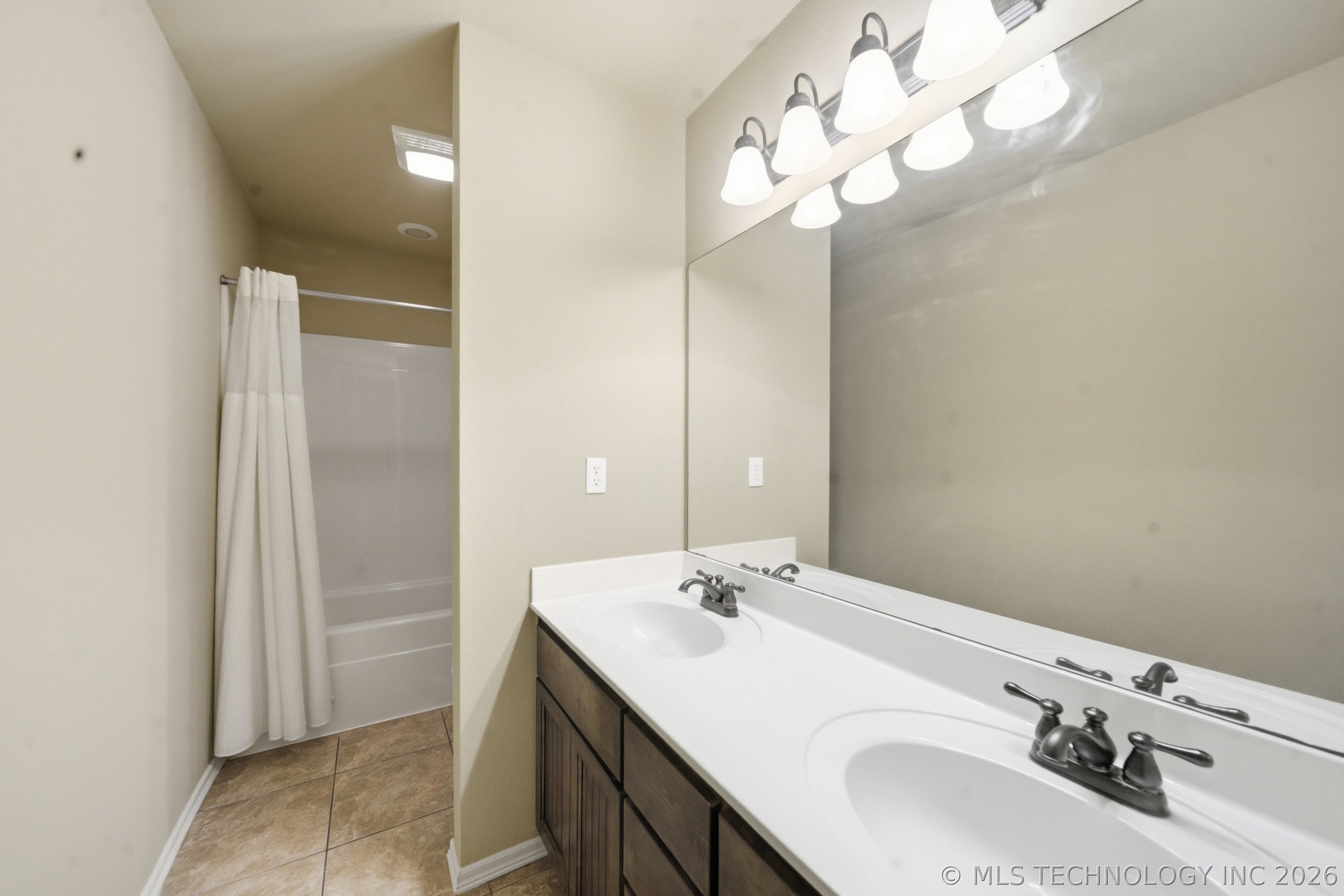 13654 S 87th East Avenue Property Photo 24