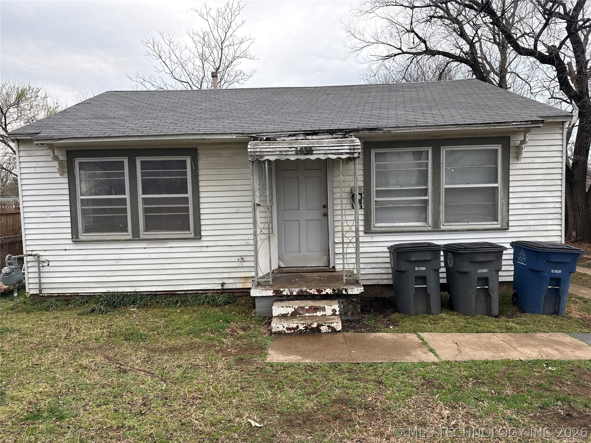 1420 N VANDALIA Avenue Property Photo 1