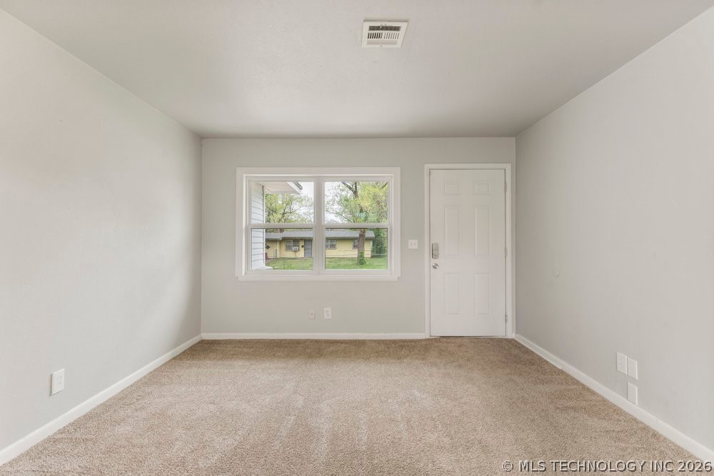 552 E 55th Place N Property Photo 5