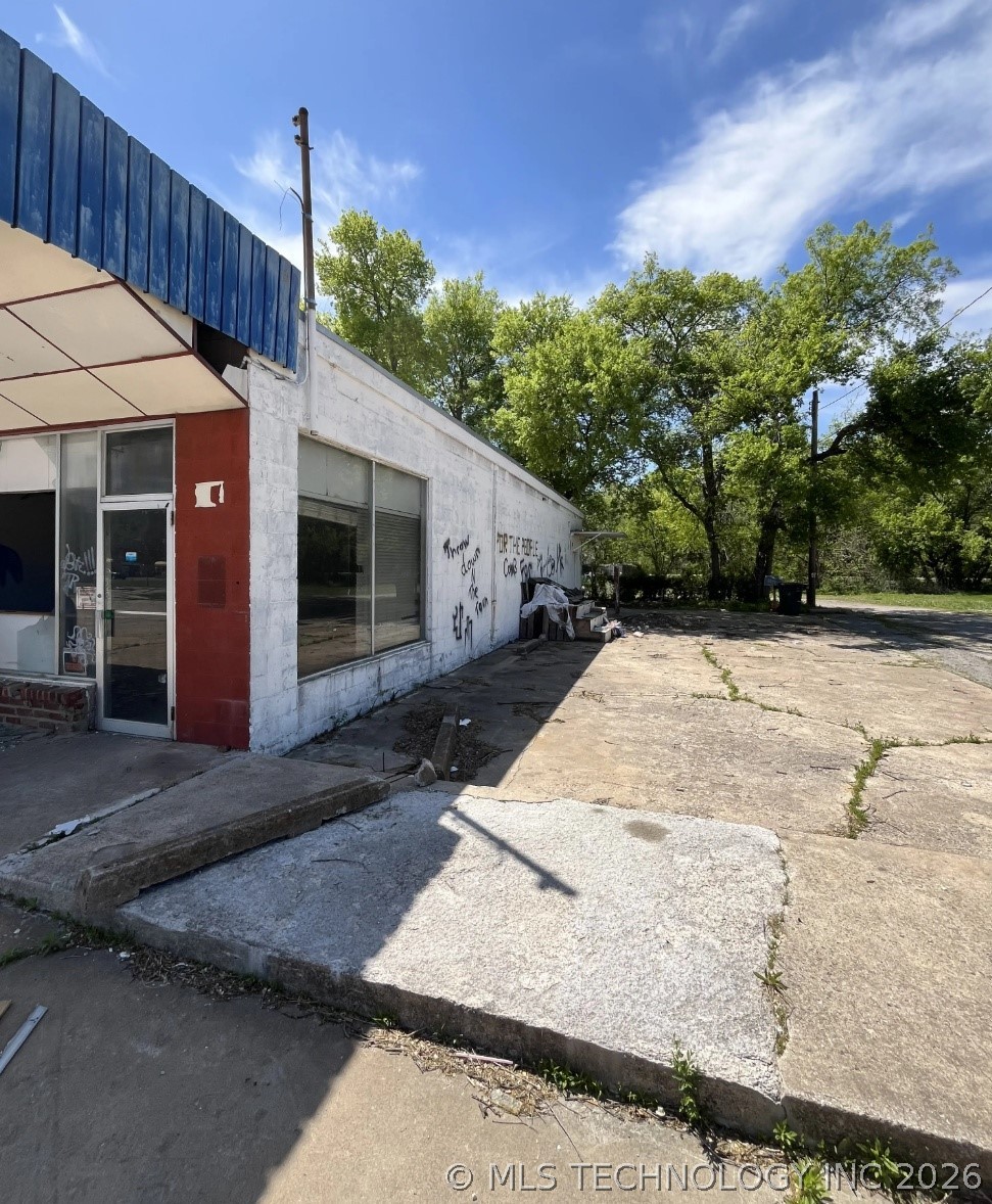 6528 N Peoria Avenue Property Photo 4
