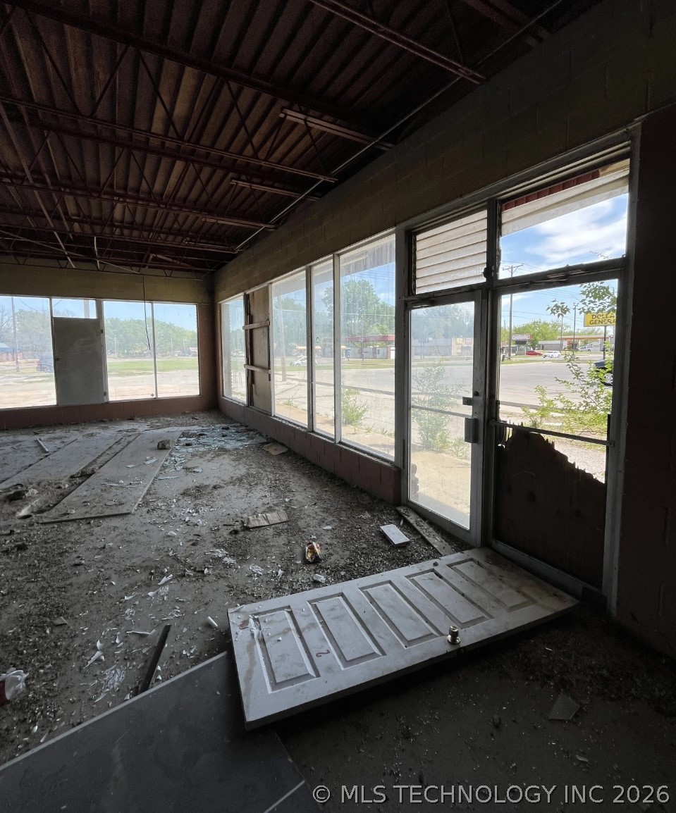 6528 N Peoria Avenue Property Photo 11