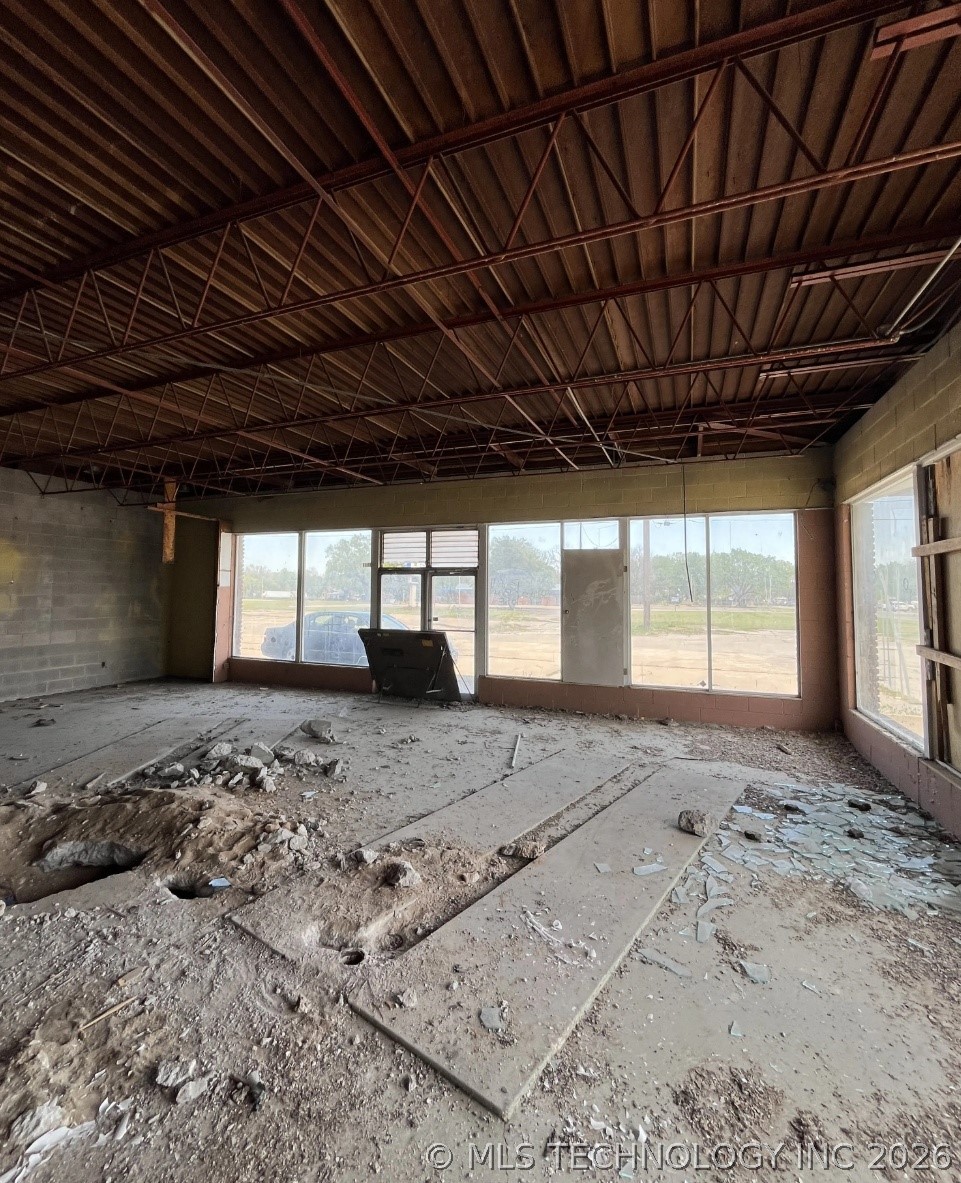 6528 N Peoria Avenue Property Photo 12