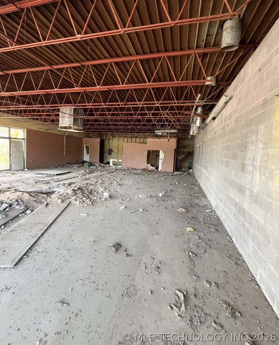 6528 N Peoria Avenue Property Photo 16