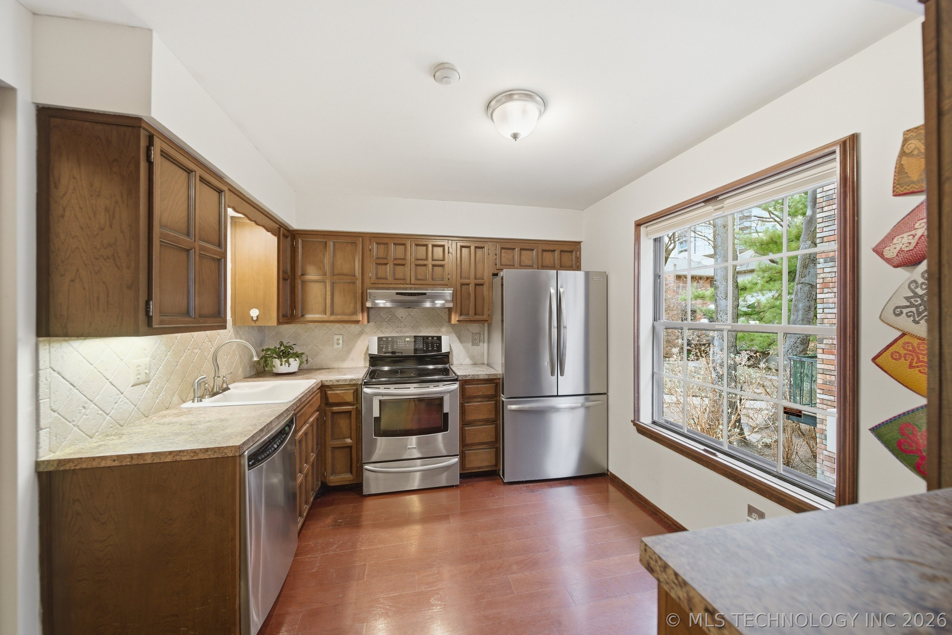 215 W 18th Street 17 Property Photo 7