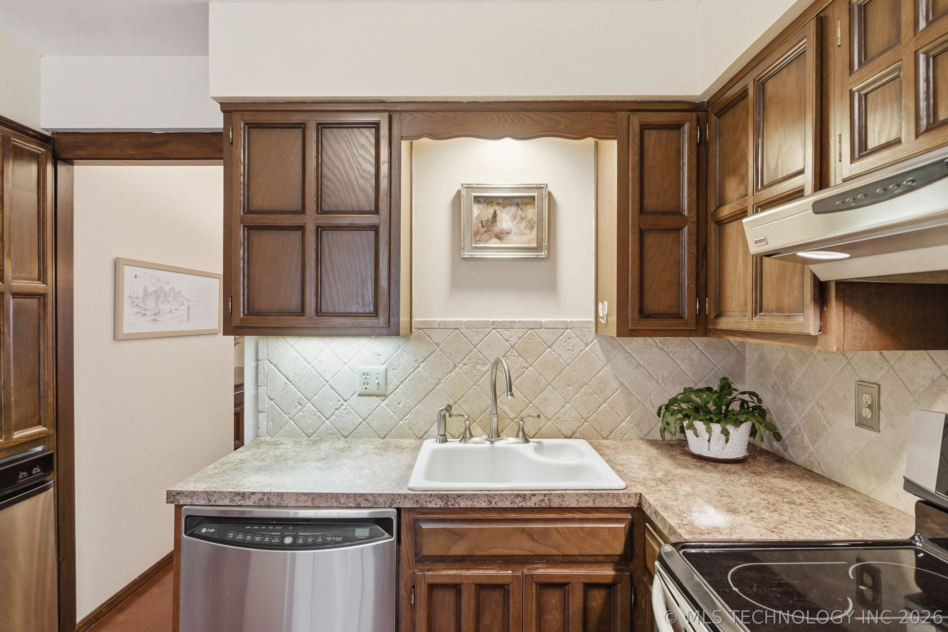 215 W 18th Street 17 Property Photo 8