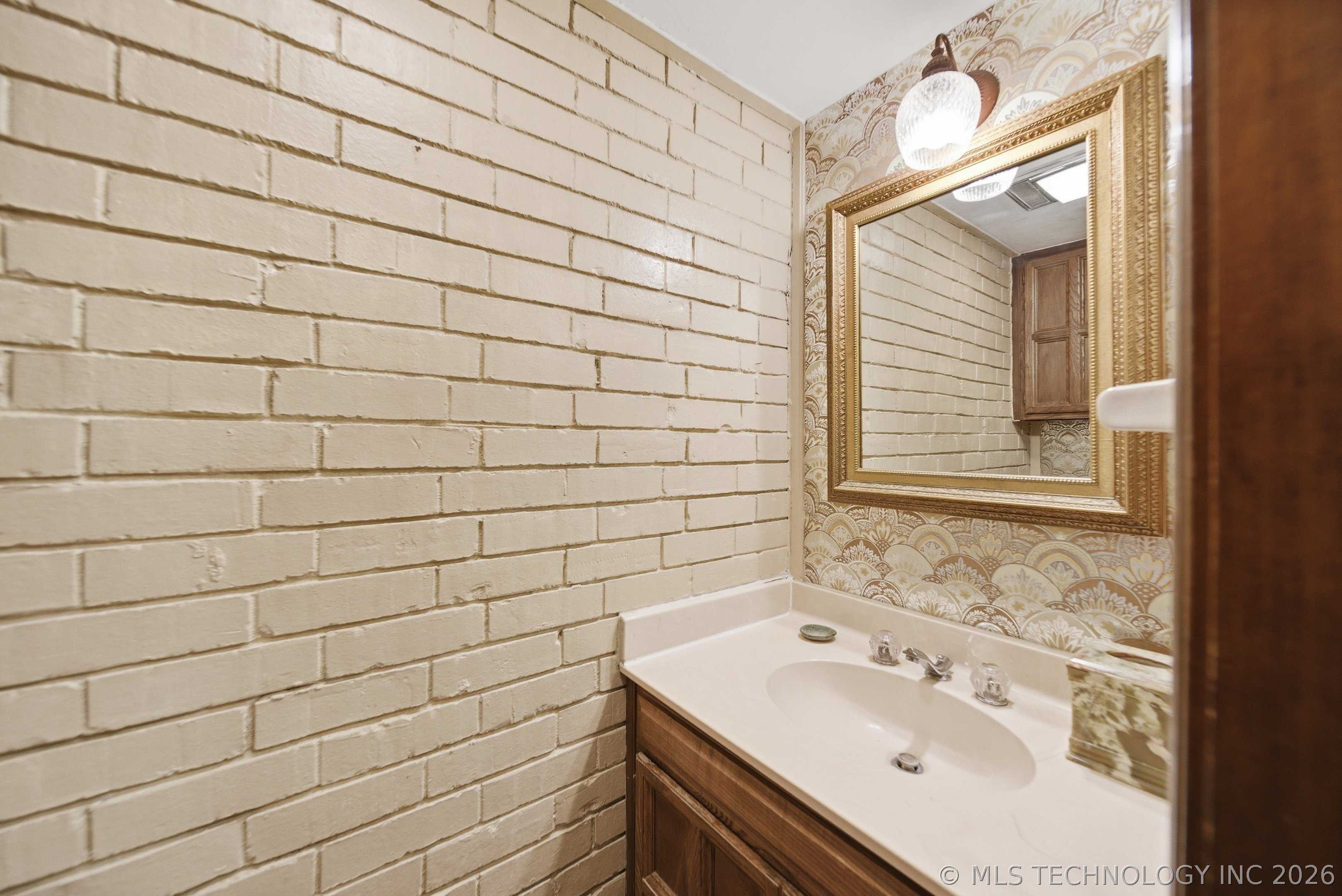 215 W 18th Street 17 Property Photo 10