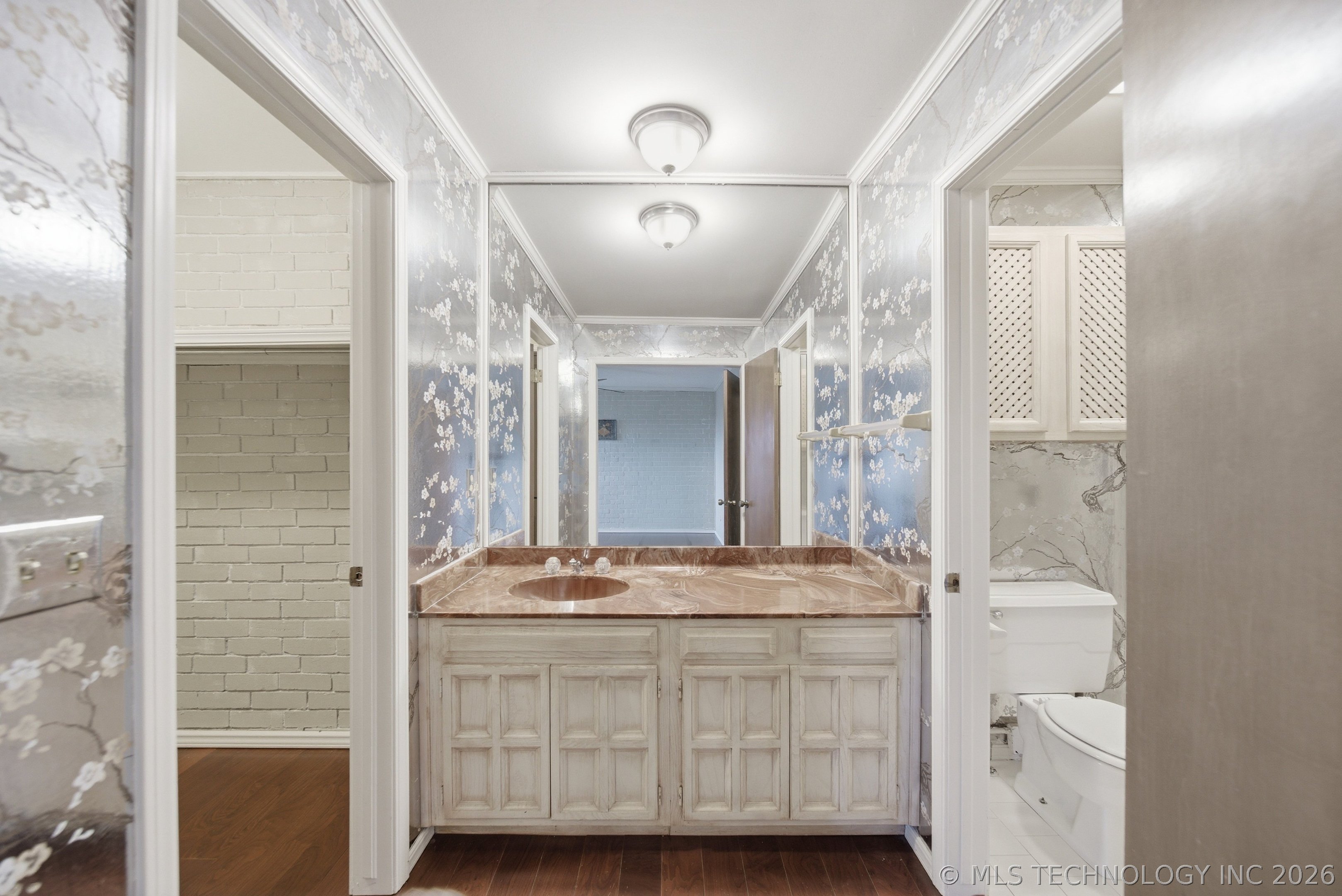 215 W 18th Street 17 Property Photo 13