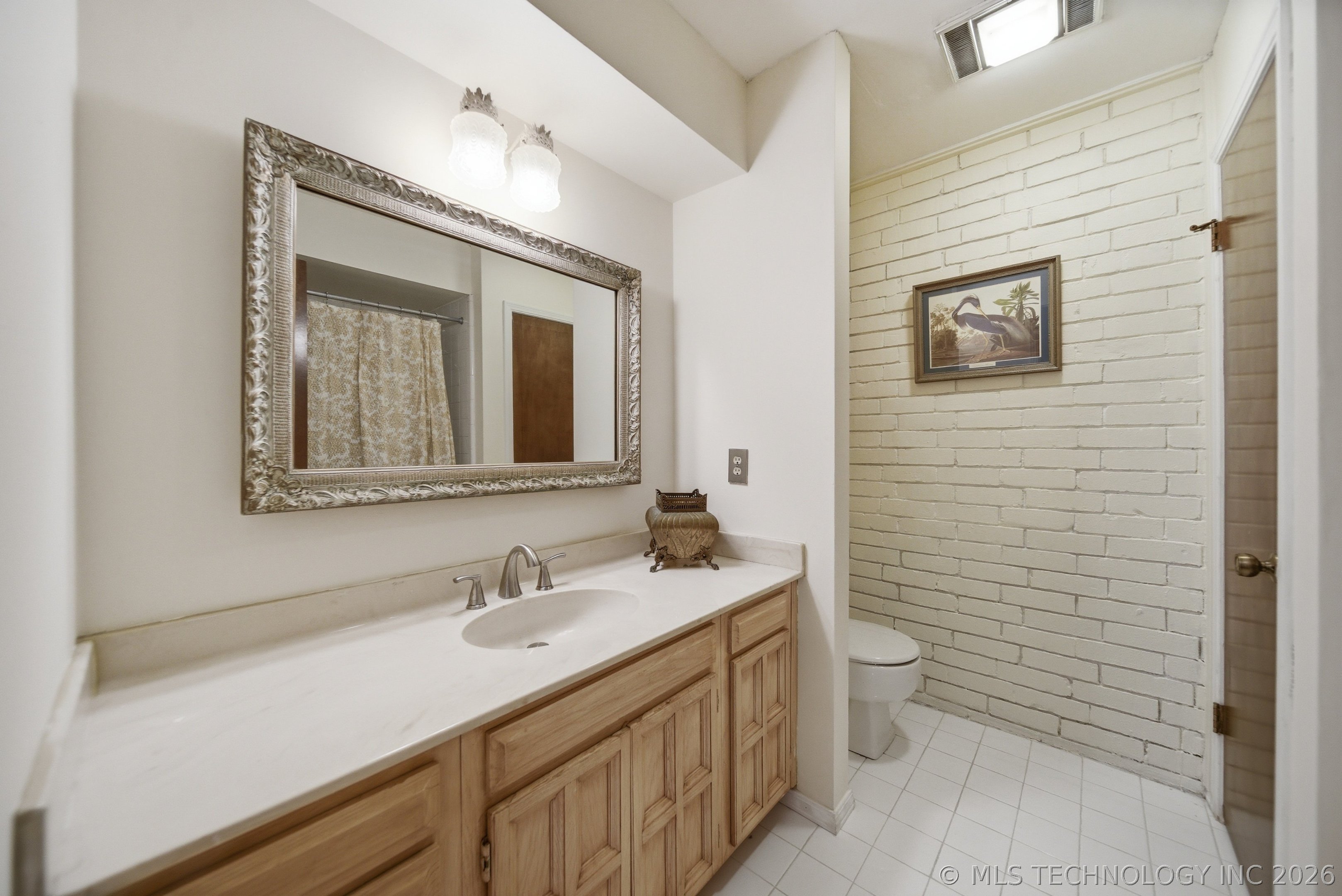215 W 18th Street 17 Property Photo 17