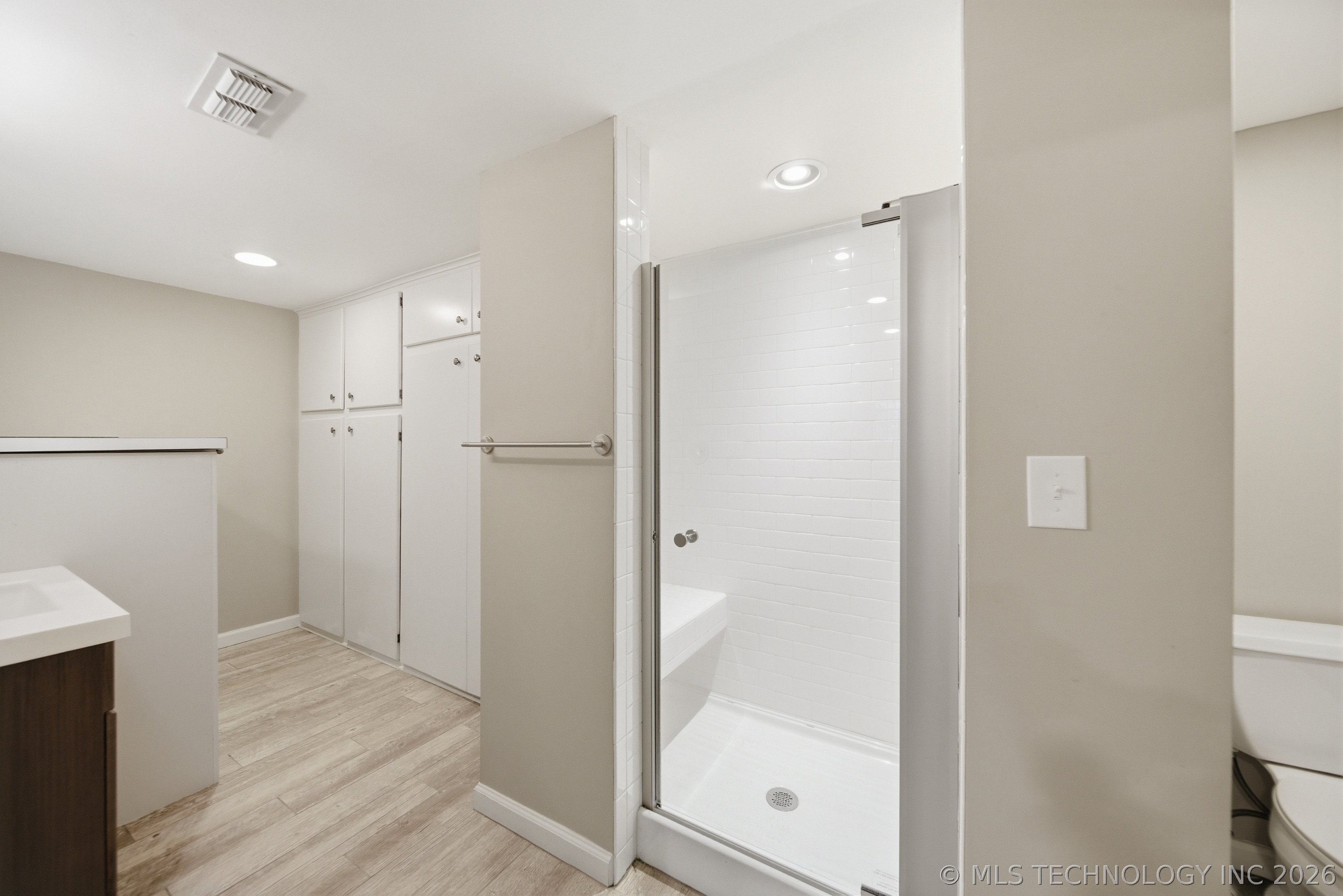 215 W 18th Street 17 Property Photo 22