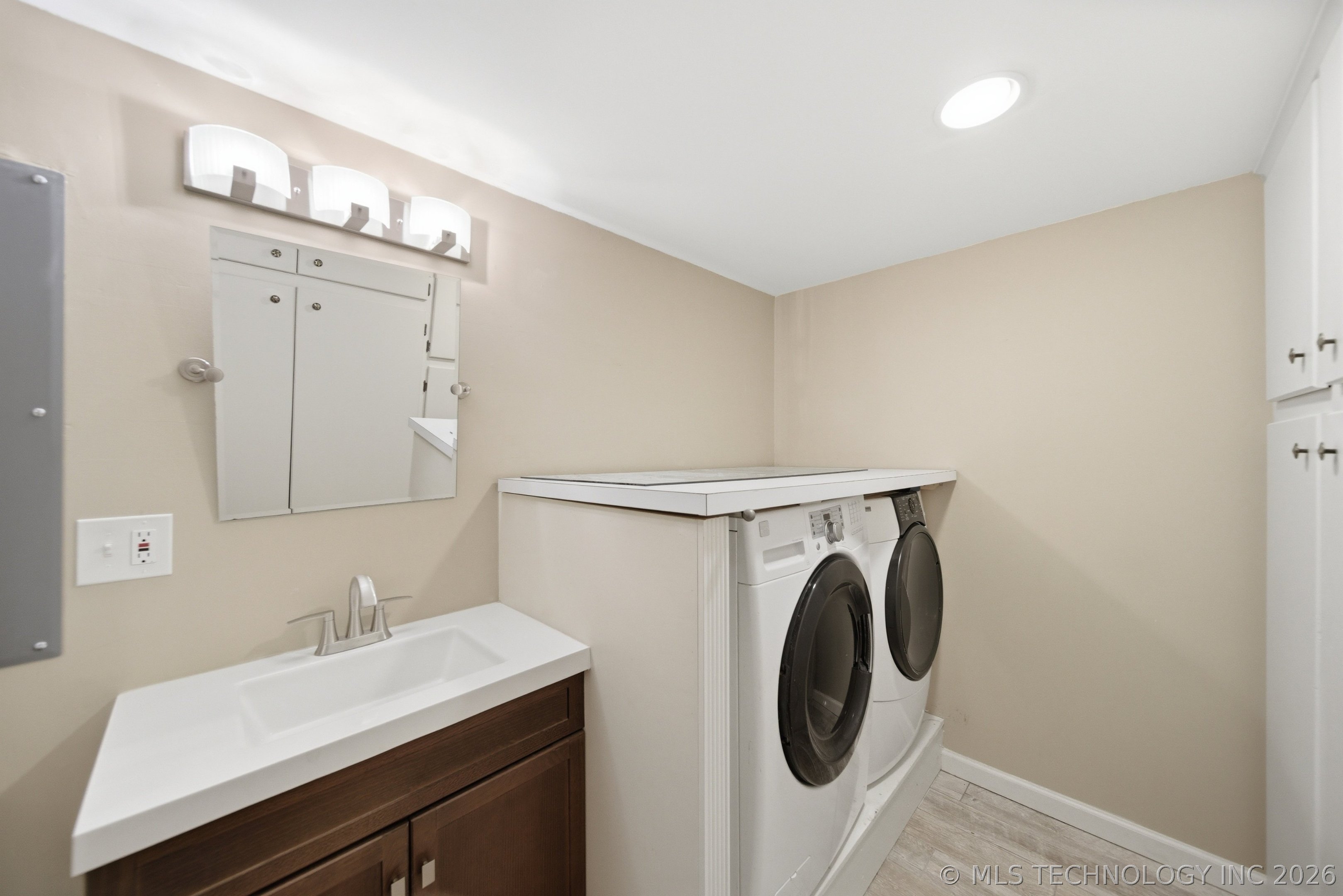 215 W 18th Street 17 Property Photo 23
