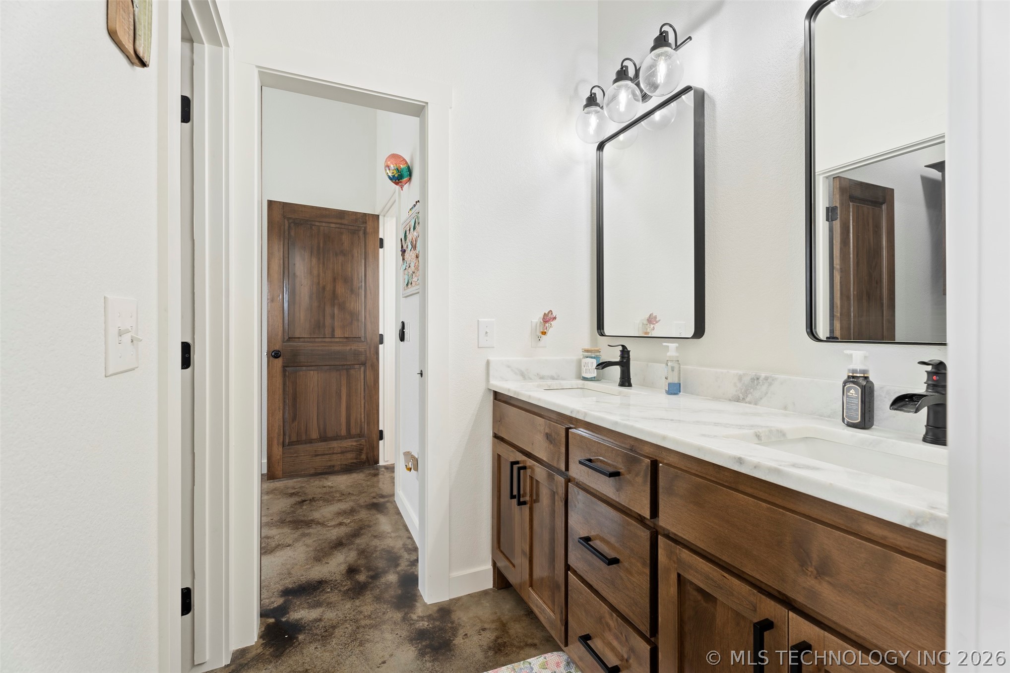 444560 E 350 Property Photo 26