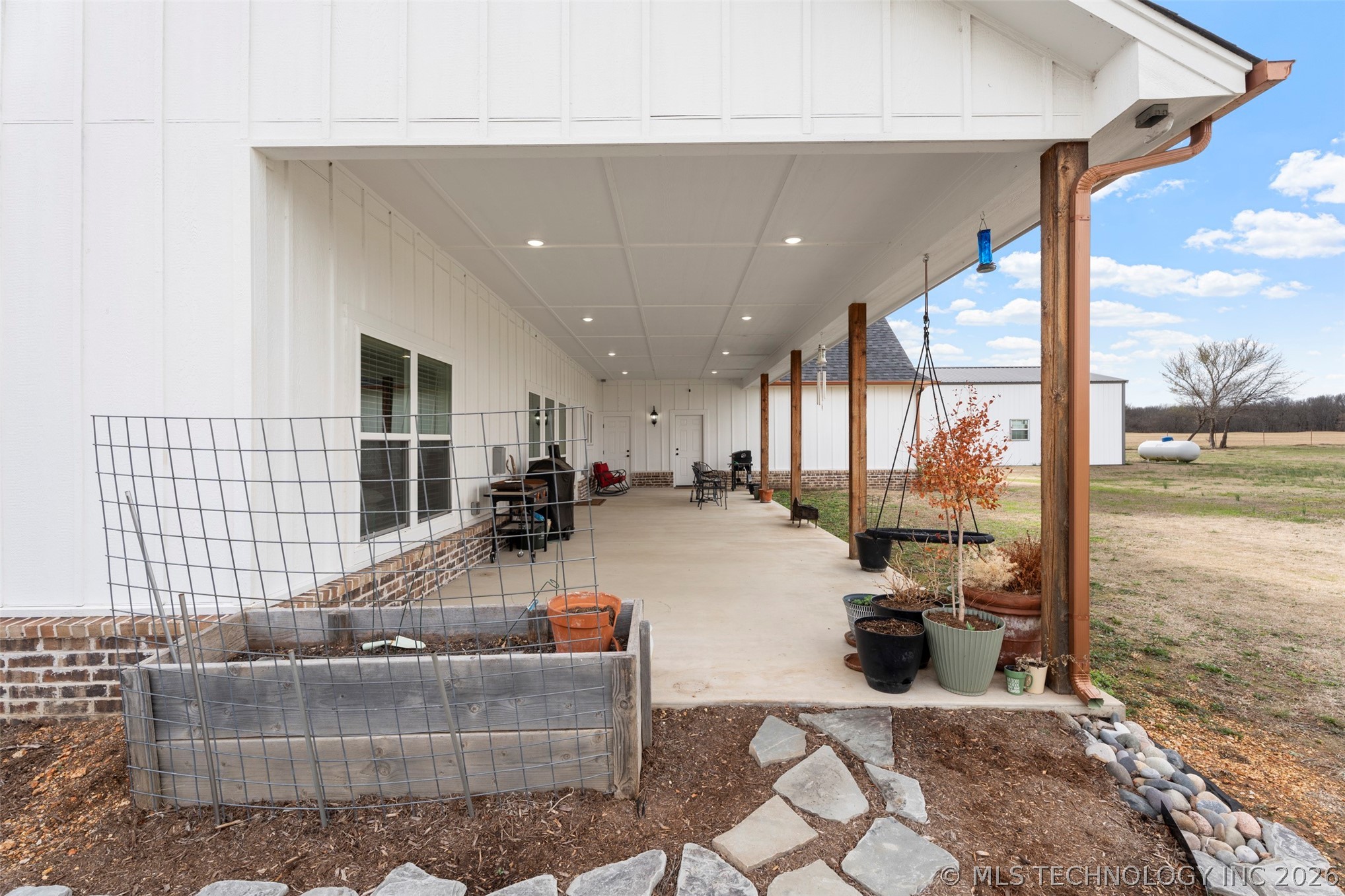444560 E 350 Property Photo 42