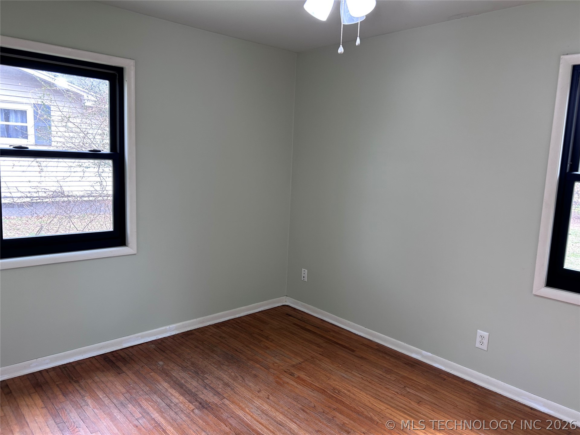 125 E Powell Street Property Photo 5