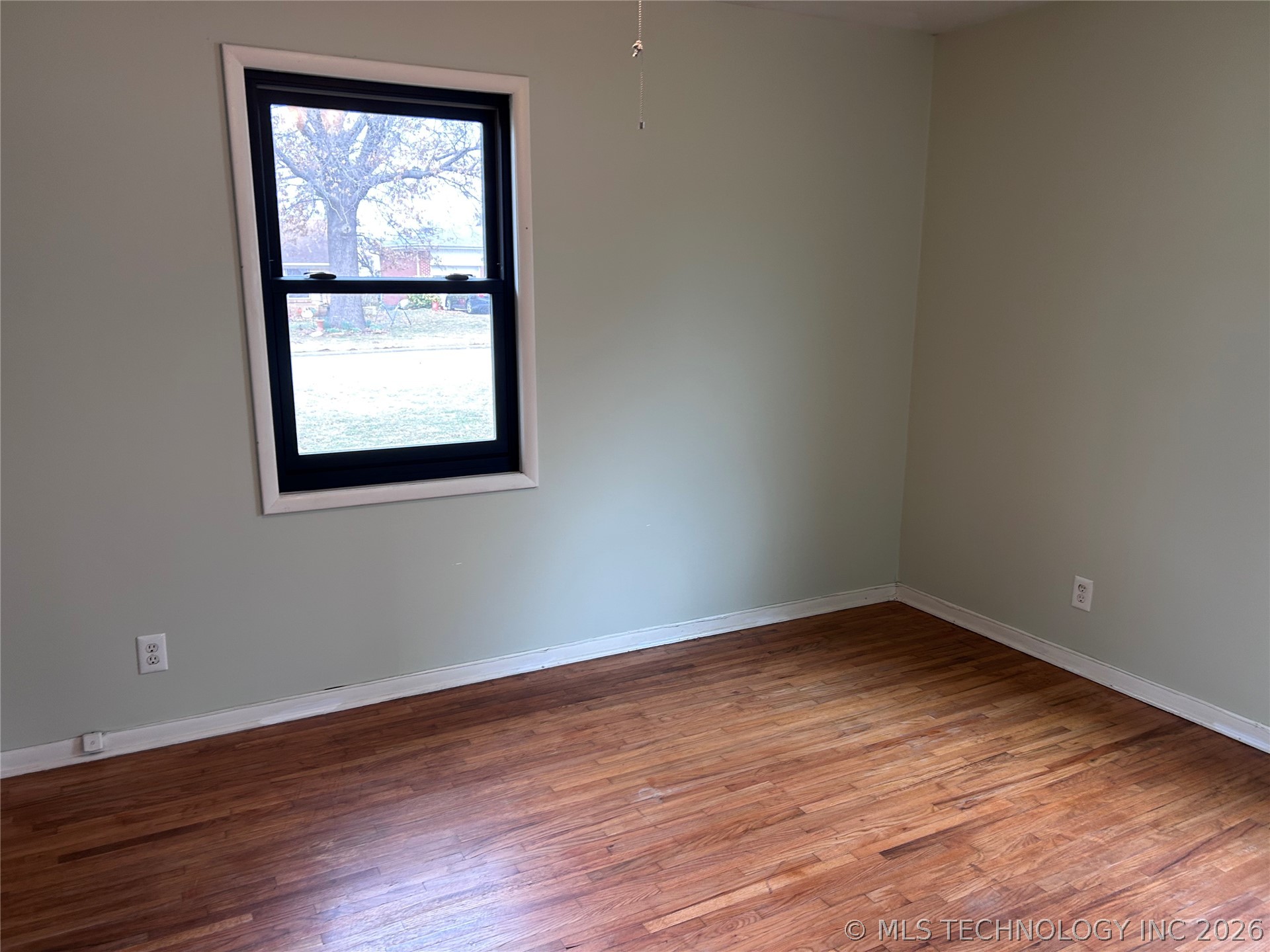125 E Powell Street Property Photo 6