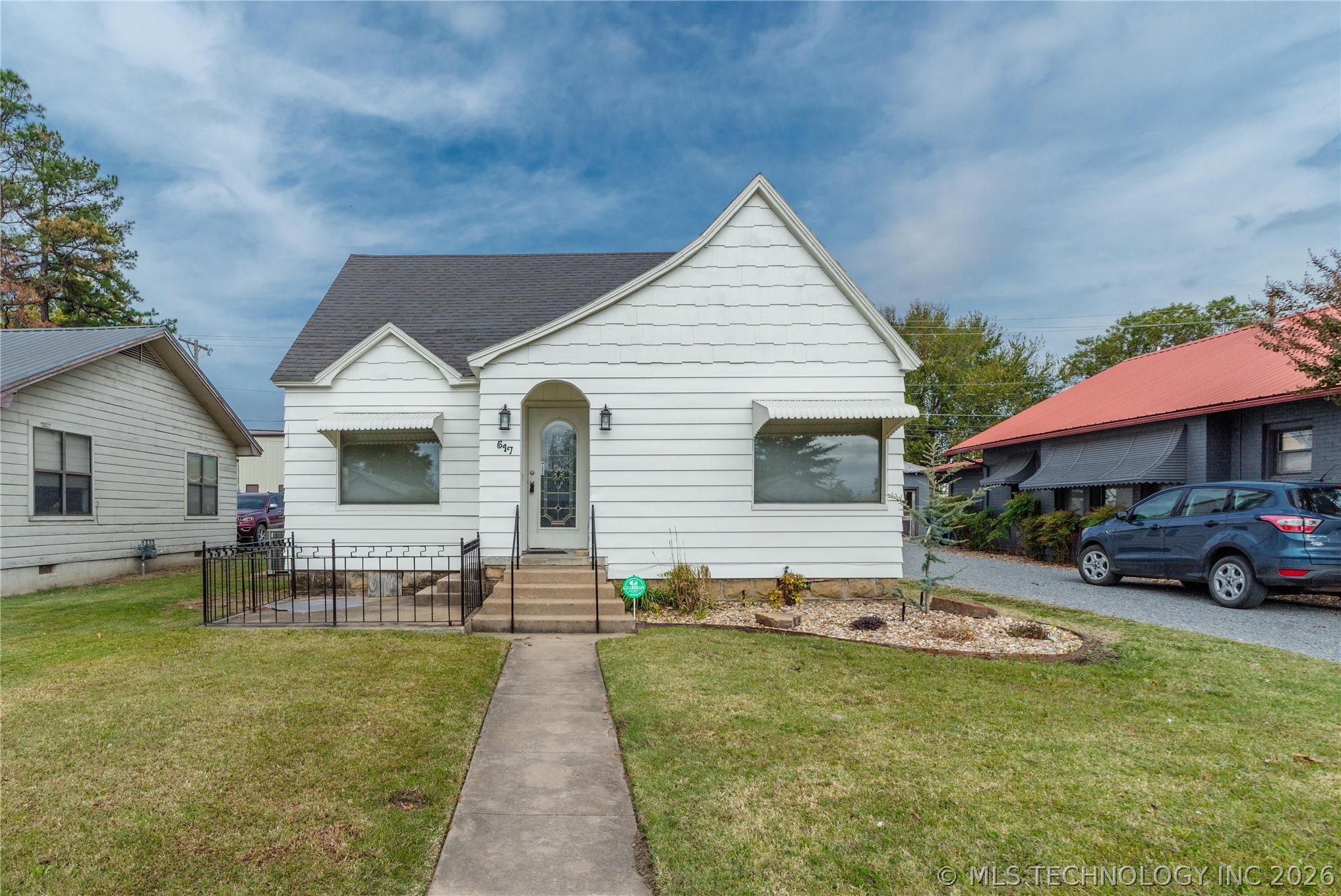 517 E Cherokee Avenue Property Photo 3