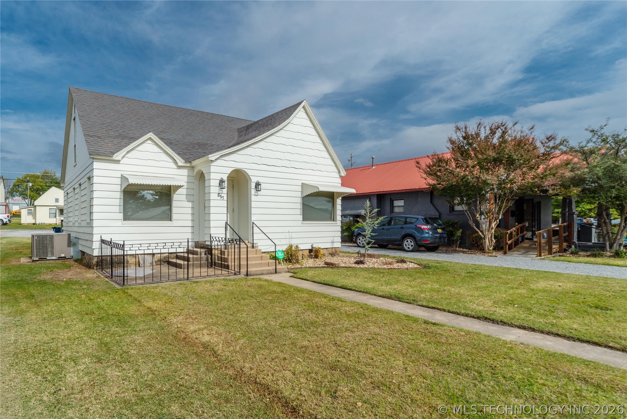 517 E Cherokee Avenue Property Photo 4