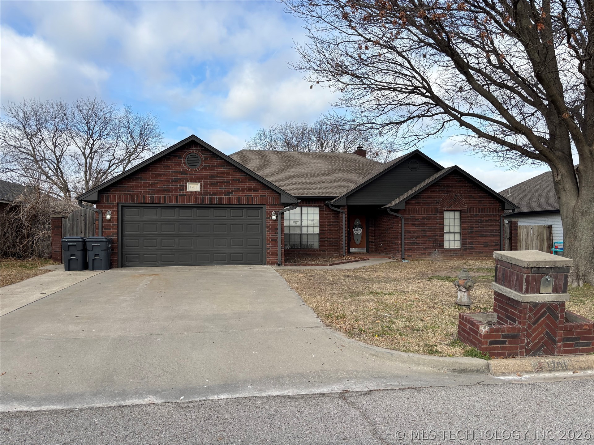 1701 Southern Hills Property Photo 1